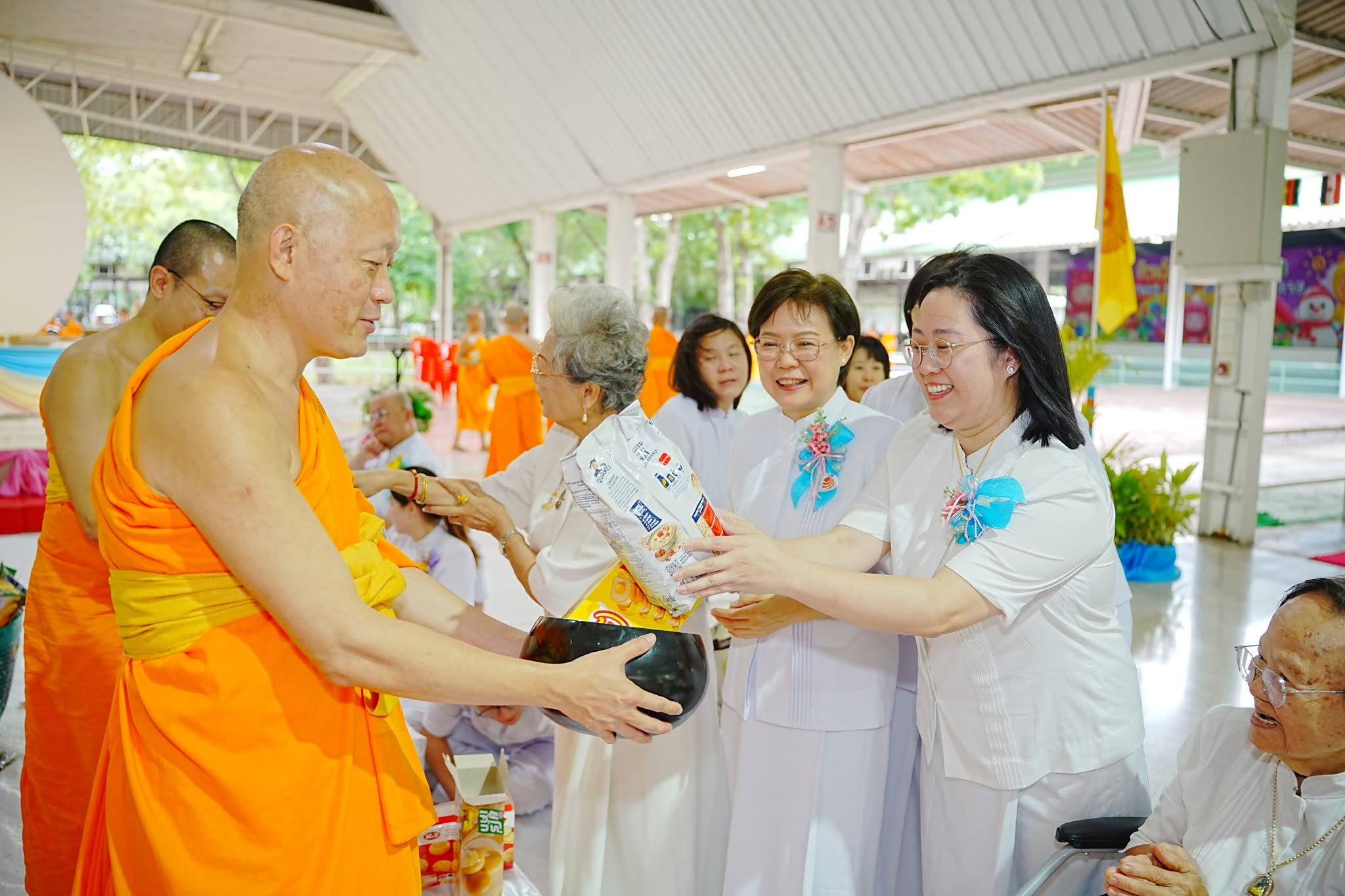 พิธีตักบาตรฉลองพระใหม่ IDOP ภาคภาษาจีน รุ่นที่ 21