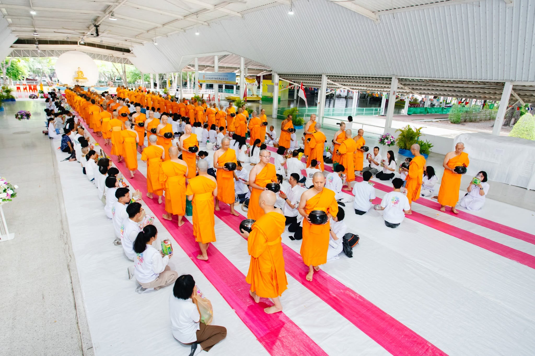 พิธีตักบาตรฉลองพระใหม่ IDOP ภาคภาษาจีน รุ่นที่ 21