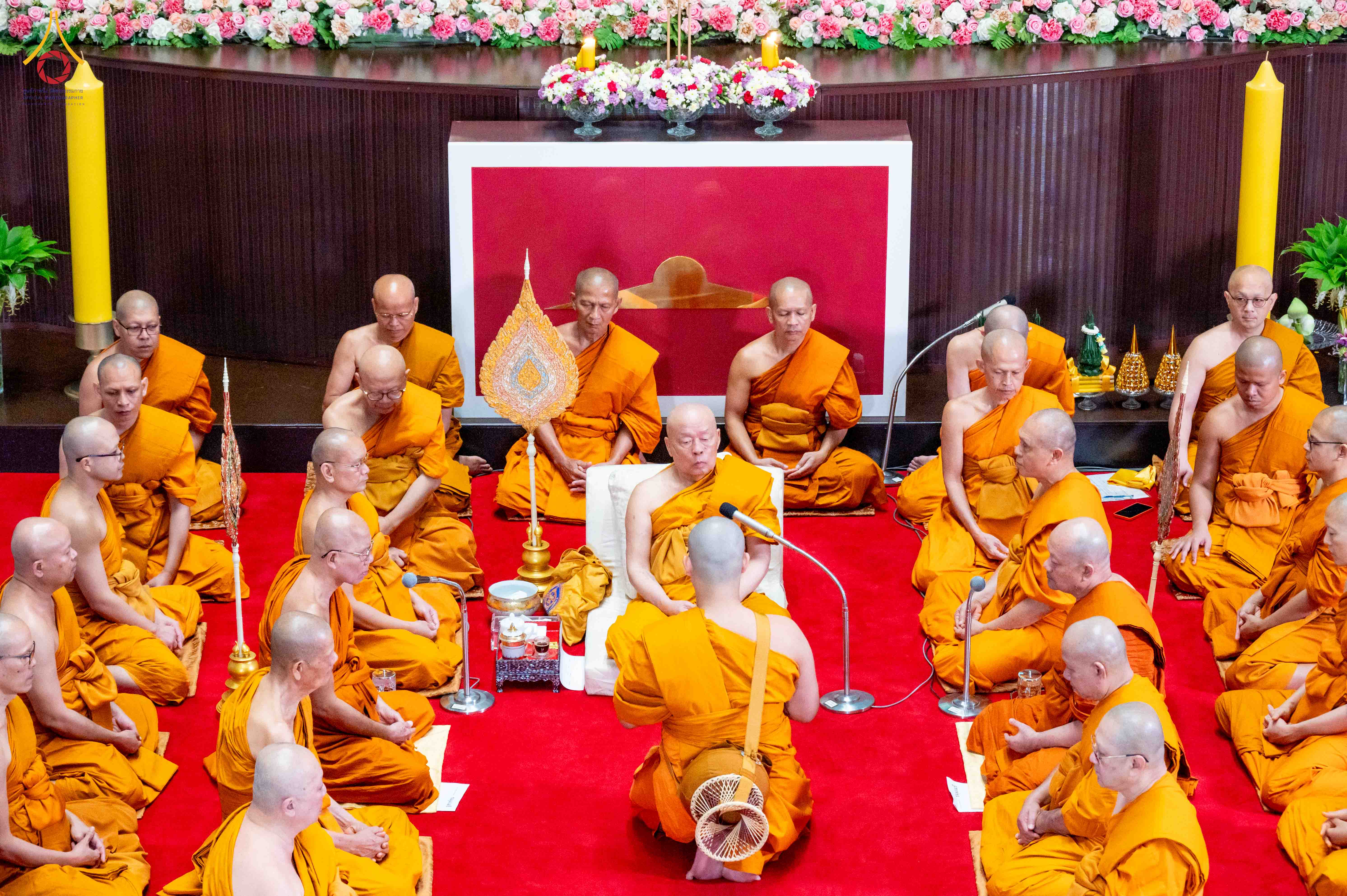 วัดพระธรรมกาย จัดพิธีอุปสมบทนาคในพระบรมราชานุเคราะห์