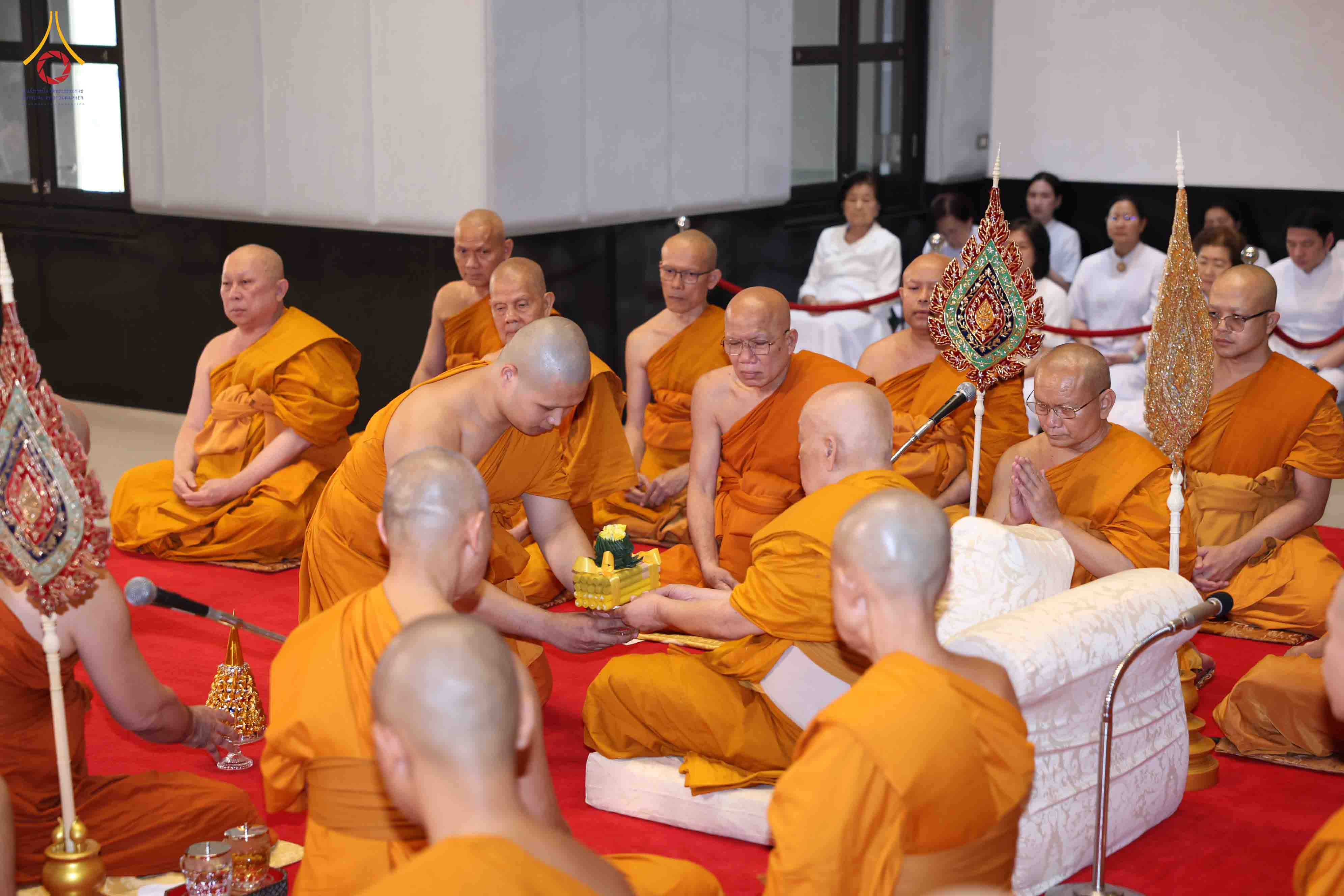 วัดพระธรรมกาย จัดพิธีอุปสมบทนาคในพระบรมราชานุเคราะห์