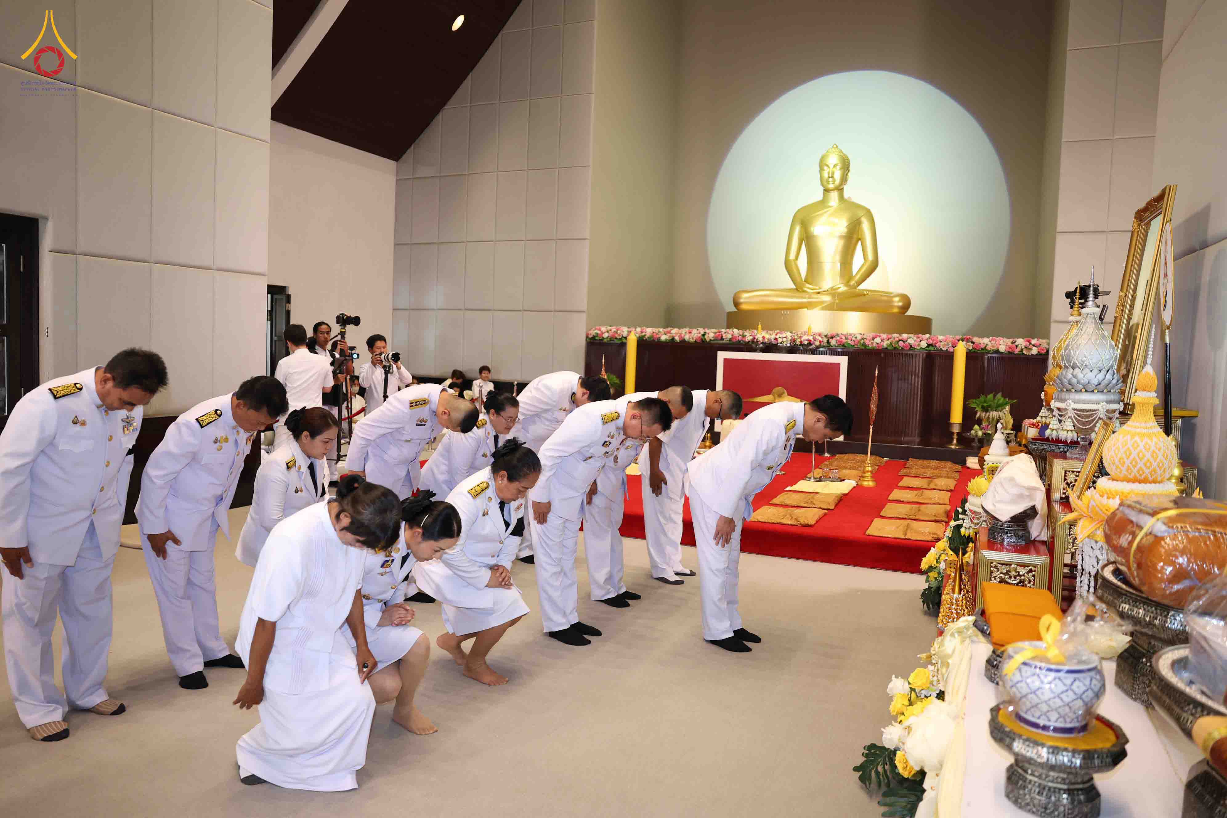 วัดพระธรรมกาย จัดพิธีอุปสมบทนาคในพระบรมราชานุเคราะห์