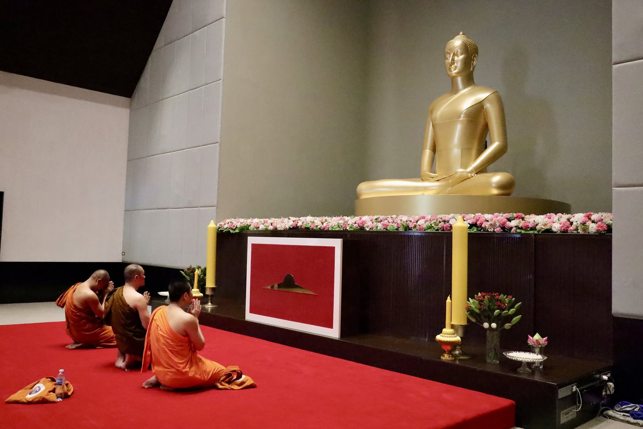 พระสงฆ์ชาวเมียนมาจากรัฐฉาน เดินทางมาเยี่ยมชมวัดพระธรรมกาย