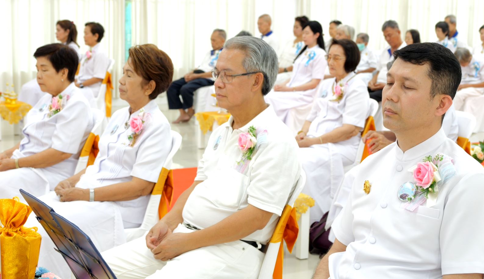 ศูนย์ปฏิบัติธรรม ธรรมธารา สายไหม จัดพิธีทอดผ้าป่าสมทบกฐิน และพิธีถวายประทีปโคมไฟใช้ในอาคารปฏิบัติธรรม
