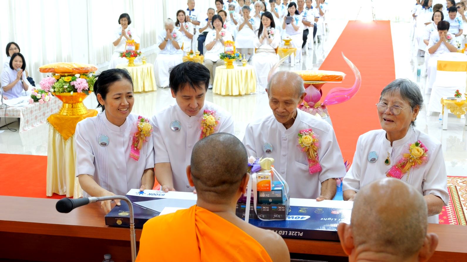 ศูนย์ปฏิบัติธรรม ธรรมธารา สายไหม จัดพิธีทอดผ้าป่าสมทบกฐิน และพิธีถวายประทีปโคมไฟใช้ในอาคารปฏิบัติธรรม