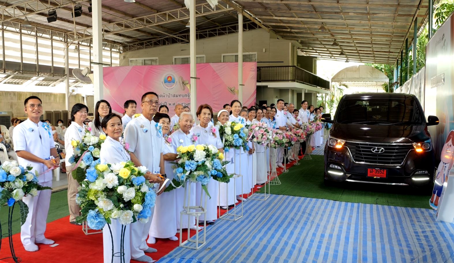 ศูนย์ปฏิบัติธรรม ธรรมธารา สายไหม จัดพิธีทอดผ้าป่าสมทบกฐิน และพิธีถวายประทีปโคมไฟใช้ในอาคารปฏิบัติธรรม