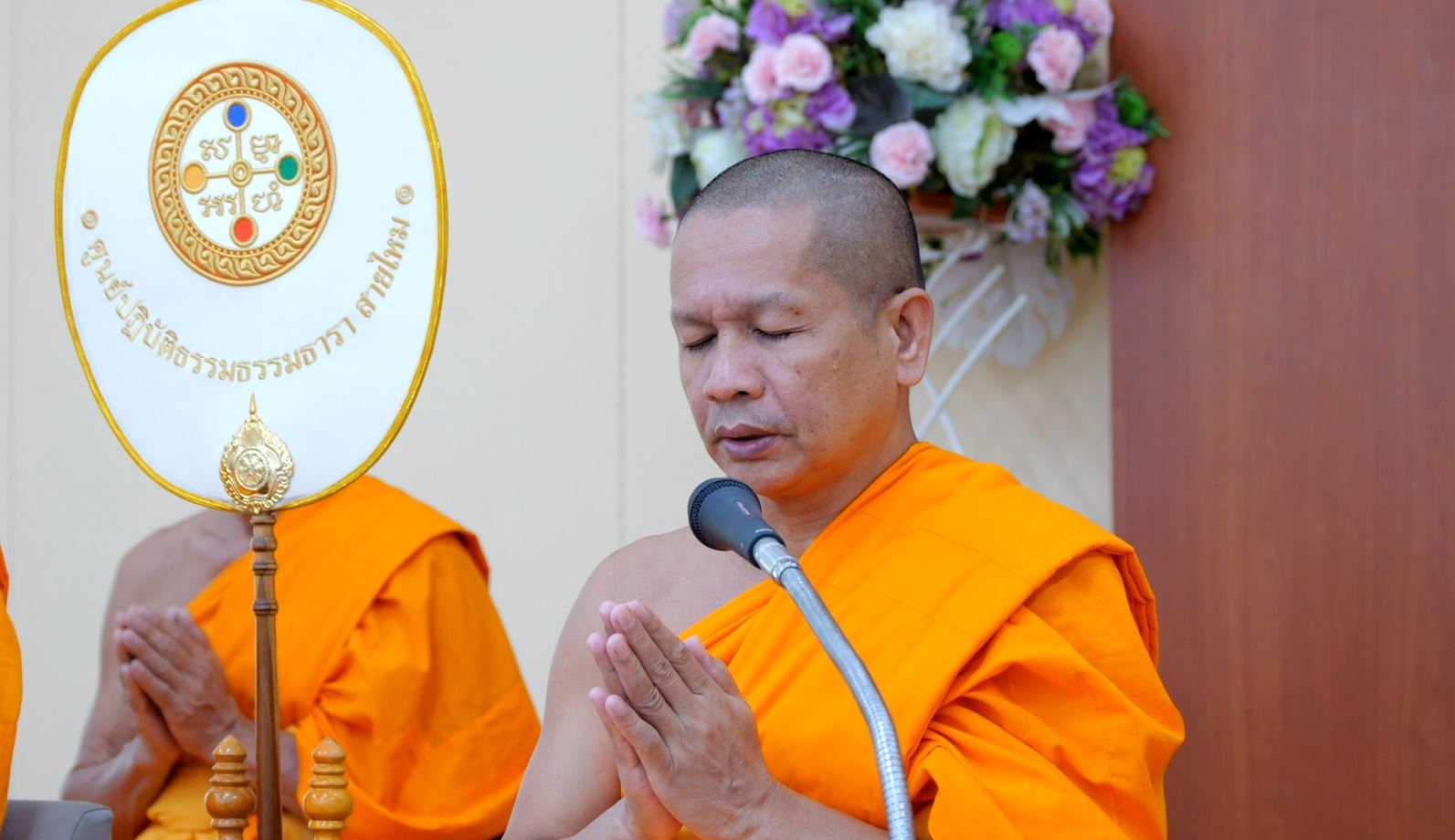 ศูนย์ปฏิบัติธรรม ธรรมธารา สายไหม จัดพิธีทอดผ้าป่าสมทบกฐิน และพิธีถวายประทีปโคมไฟใช้ในอาคารปฏิบัติธรรม