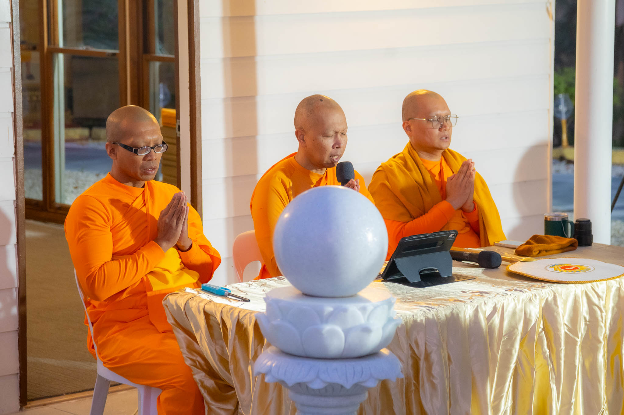 วัดพระธรรมกายนครซิดนีย์ จัดพิธีถวายเทียนพรรษาและจุดประทีป เนื่องในวันอาสาฬหบูชา