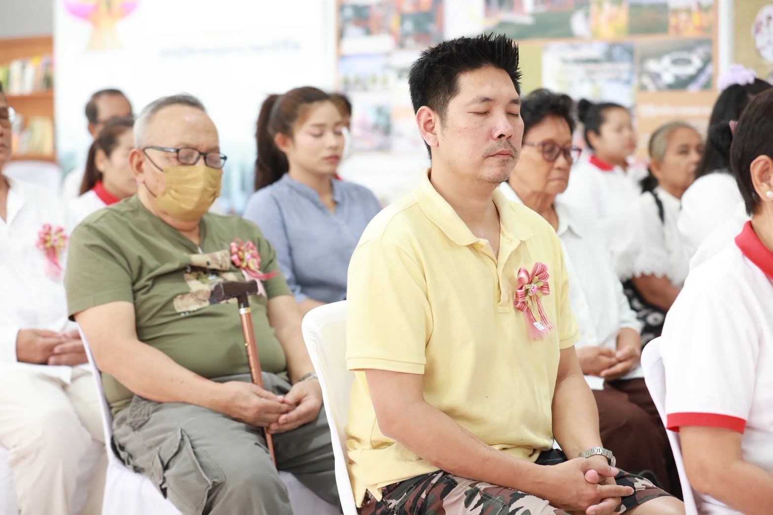 พิธีทอดผ้าป่าสร้างหมู่กุฏิสามเณร พิธีขอขมา และมอบบาตรผ้าไตร ณ ศูนย์ปฏิบัติธรรมเบญจธรรม ปทุมธานี