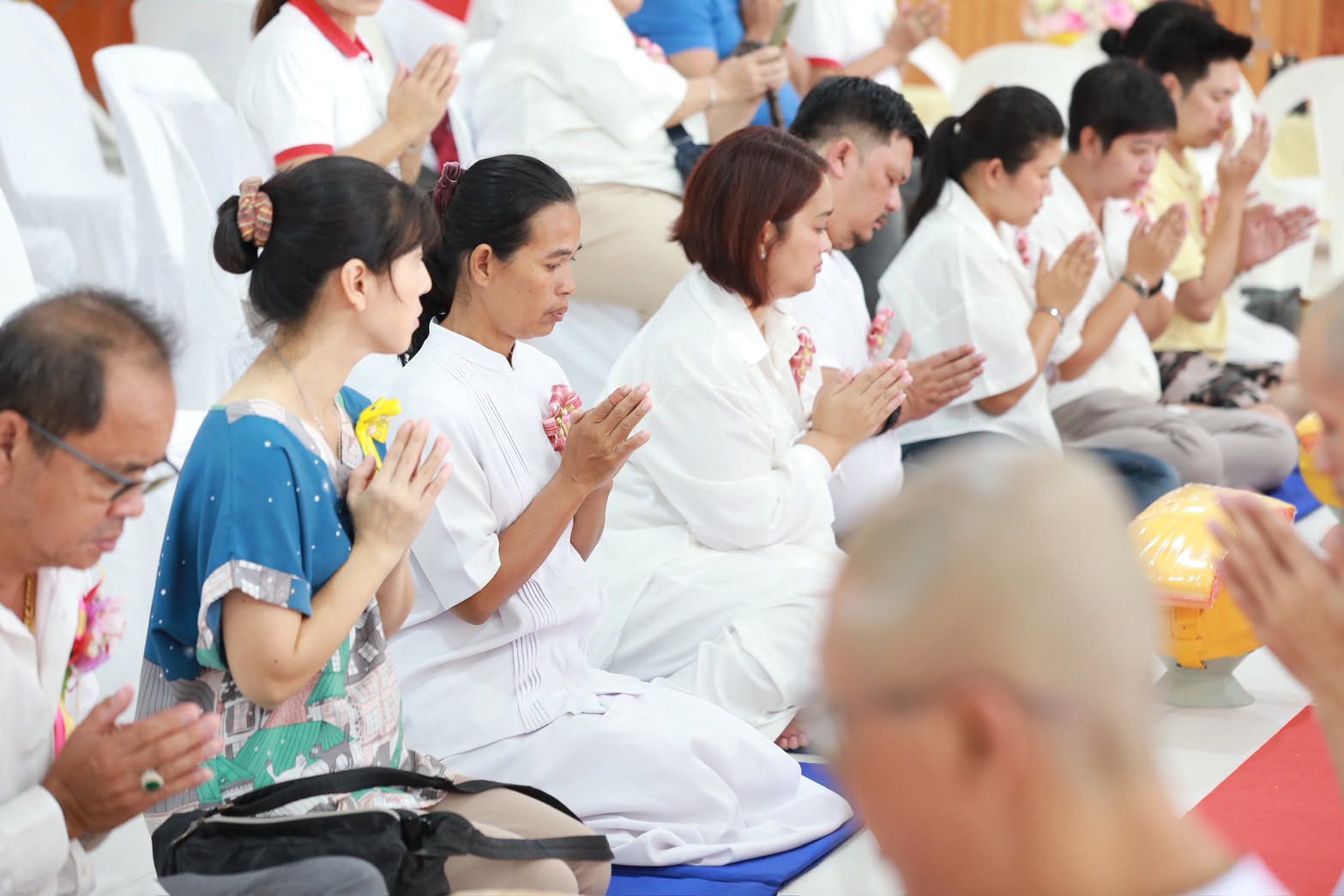 พิธีทอดผ้าป่าสร้างหมู่กุฏิสามเณร พิธีขอขมา และมอบบาตรผ้าไตร ณ ศูนย์ปฏิบัติธรรมเบญจธรรม ปทุมธานี