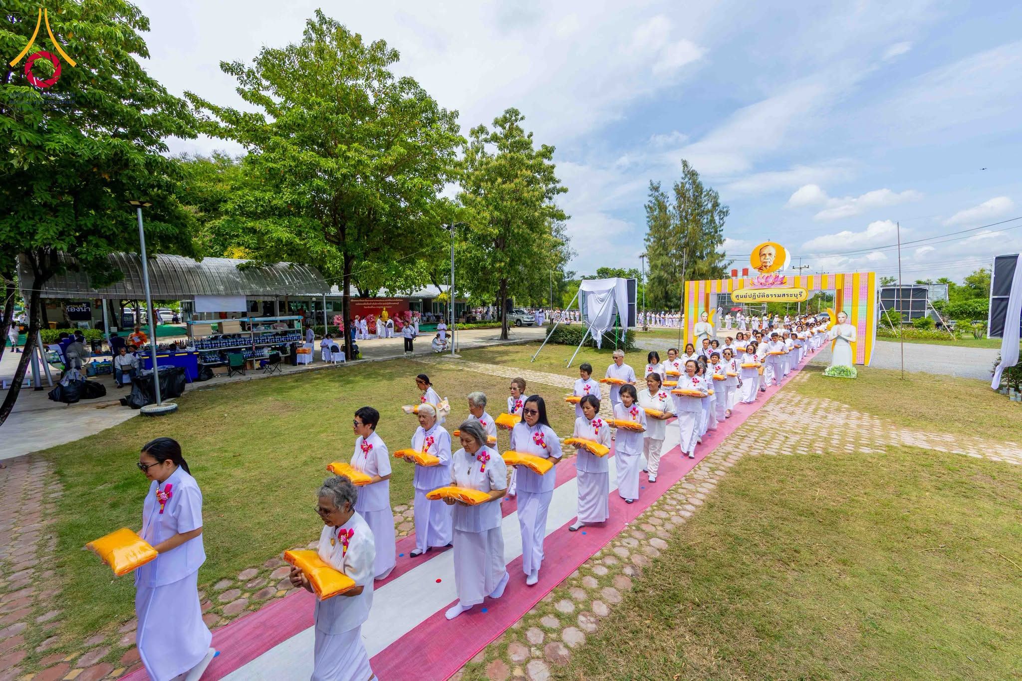 ศูนย์ปฏิบัติธรรมสระบุรี จัดพิธีทอดผ้าป่า โปรยรัตนชาติ และเทคอนกรีต เสาเข็มเจาะมหามงคลแห่งแรก สถาปนาองค์พระเจดีย์ เพื่อสร้างสันติภาพโลก