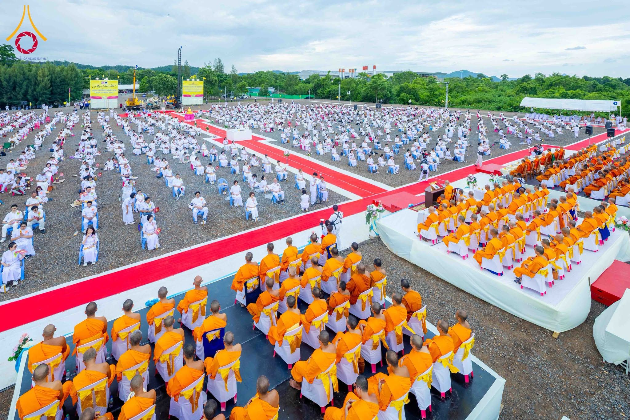 ศูนย์ปฏิบัติธรรมสระบุรี จัดพิธีทอดผ้าป่า โปรยรัตนชาติ และเทคอนกรีต เสาเข็มเจาะมหามงคลแห่งแรก สถาปนาองค์พระเจดีย์ เพื่อสร้างสันติภาพโลก