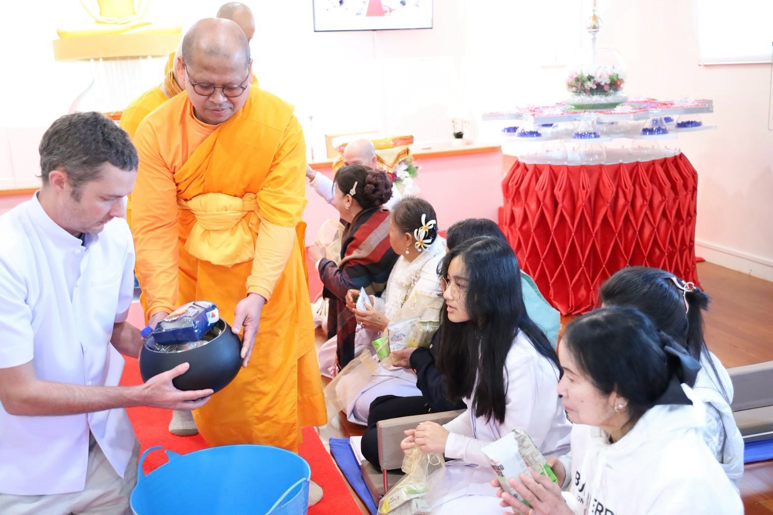 วัดพระธรรมกายโอ๊คแลนด์ จัดงานบุญบูชาข้าวพระ