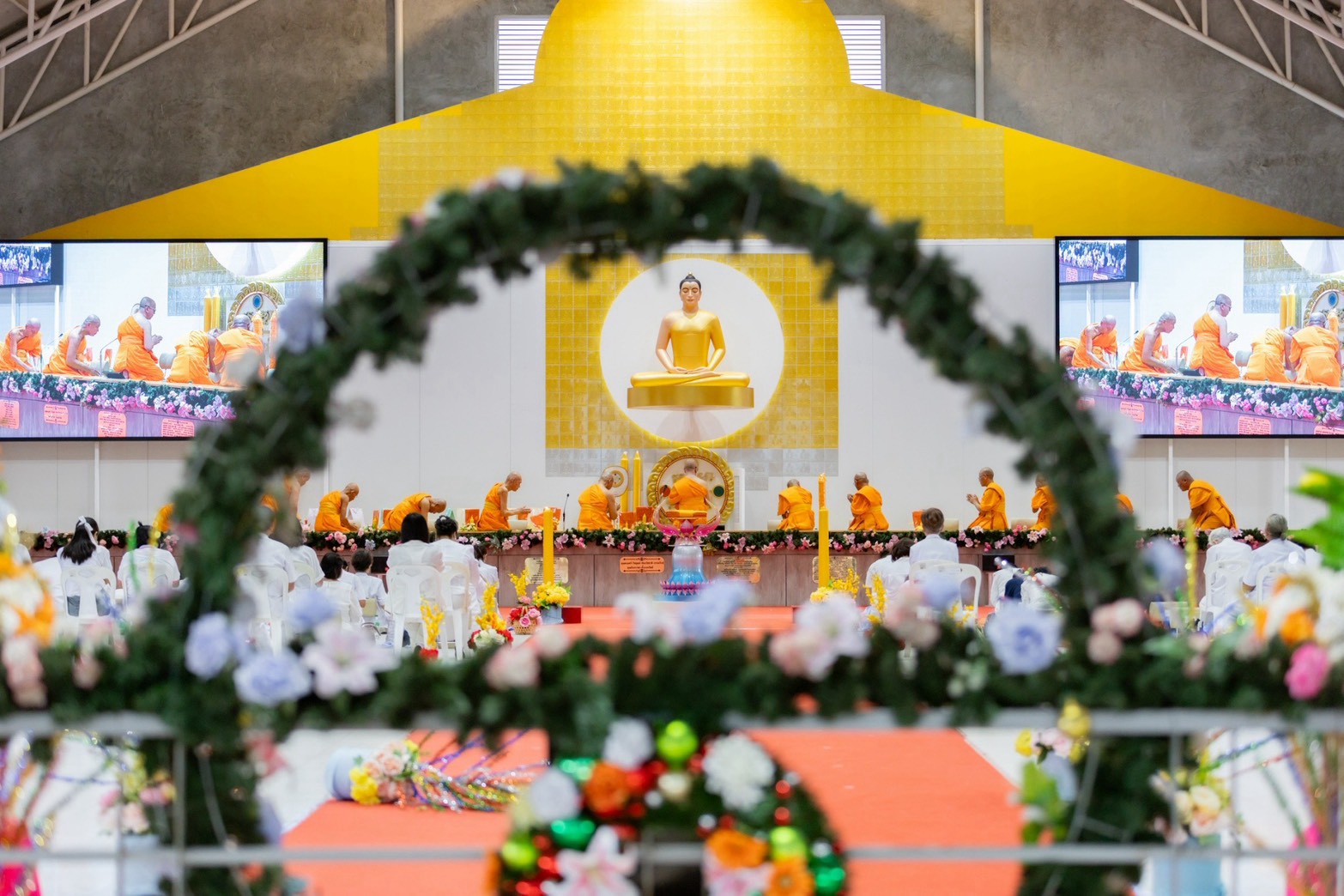 ศูนย์ปฏิบัติธรรมสมุทรปราการ จัดพิธีทอดผ้าบำรุงศูนย์ พิธีถวายเทียนพรรษา และผ้าอาบน้ำฝน