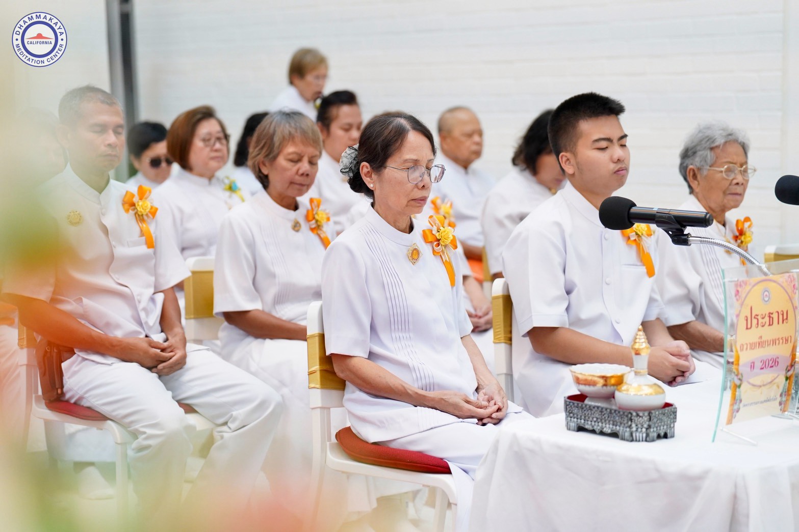 วัดพระธรรมกายแคลิฟอร์เนีย จัดพิธีถวายเทียนพรรษา กองบุญแสงสว่าง และผ้าอาบน้ำฝน