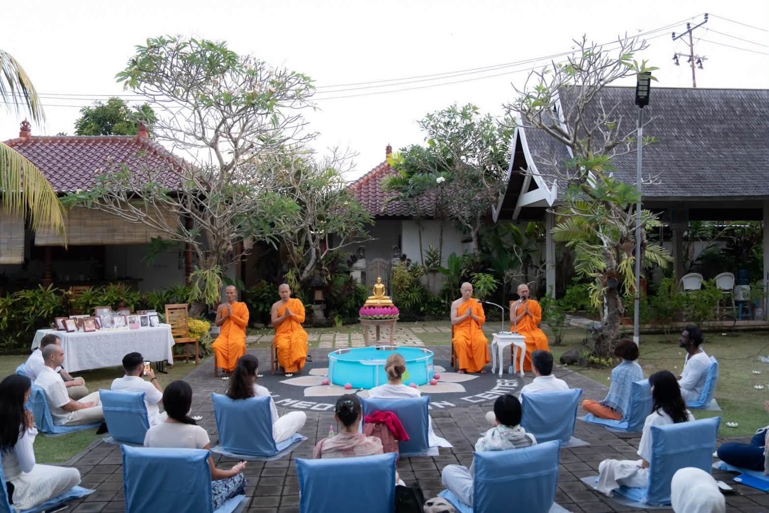 ศูนย์ปฏิบัติธรรมบาหลี จัดกิจกรรมนั่งสมาธิและพิธีจุดประทีปรำลึก
