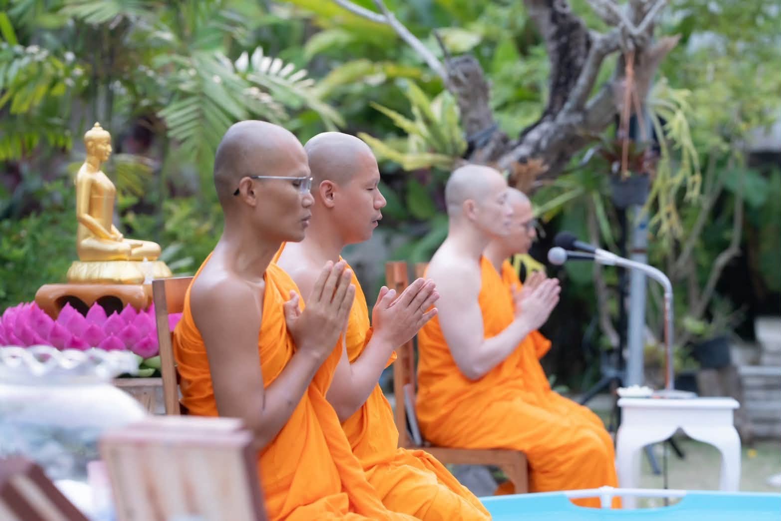 ศูนย์ปฏิบัติธรรมบาหลี จัดกิจกรรมนั่งสมาธิและพิธีจุดประทีปรำลึก