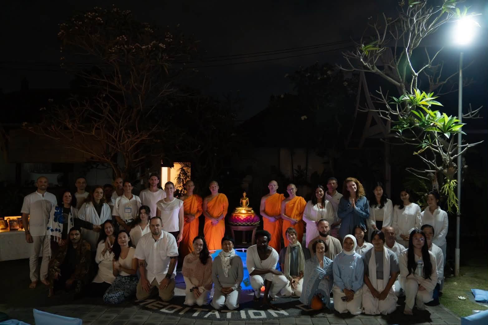 ศูนย์ปฏิบัติธรรมบาหลี จัดกิจกรรมนั่งสมาธิและพิธีจุดประทีปรำลึก