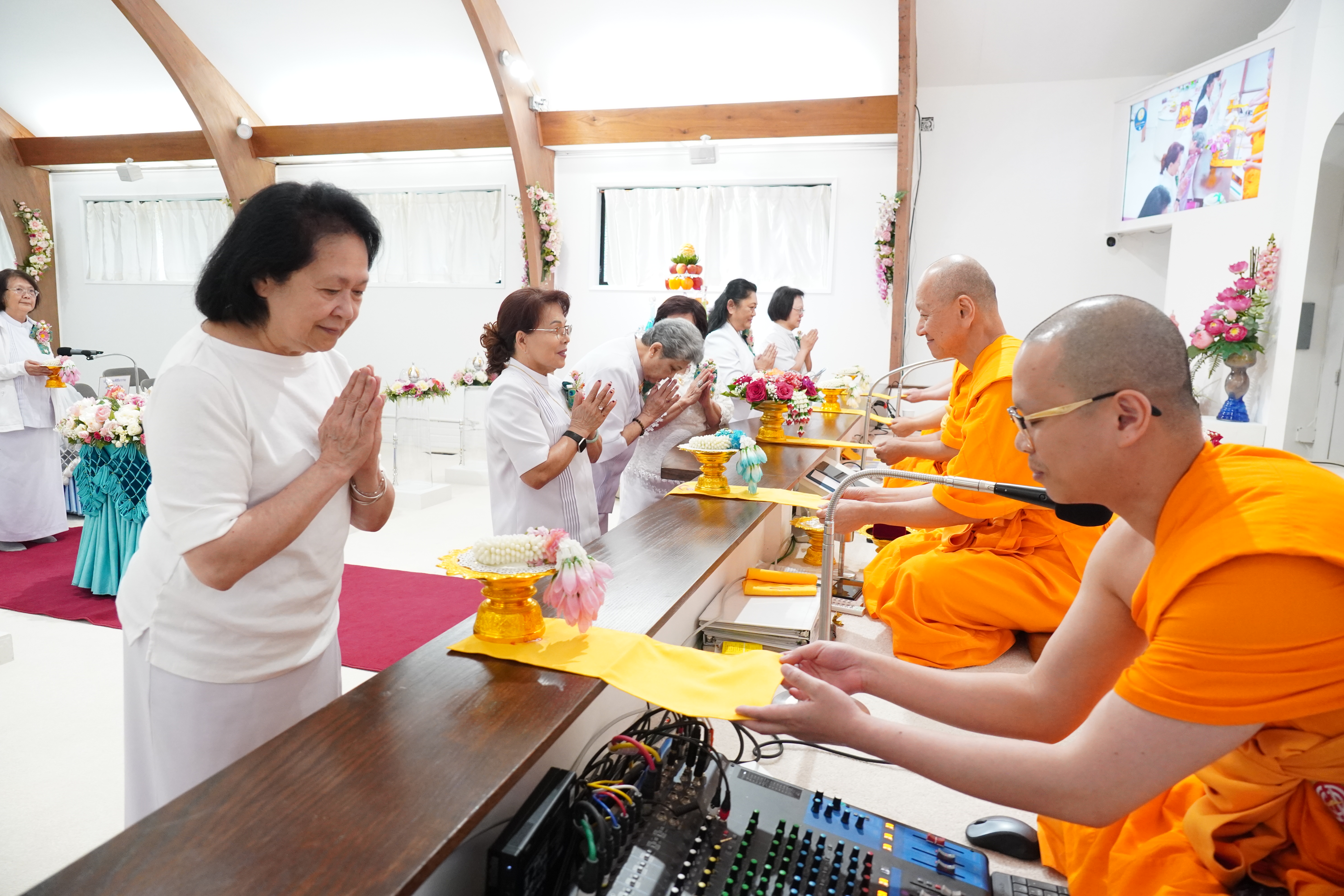 วัดพระธรรมกายซีแอตเติล จัดงานบุญบูชาข้าวพระ