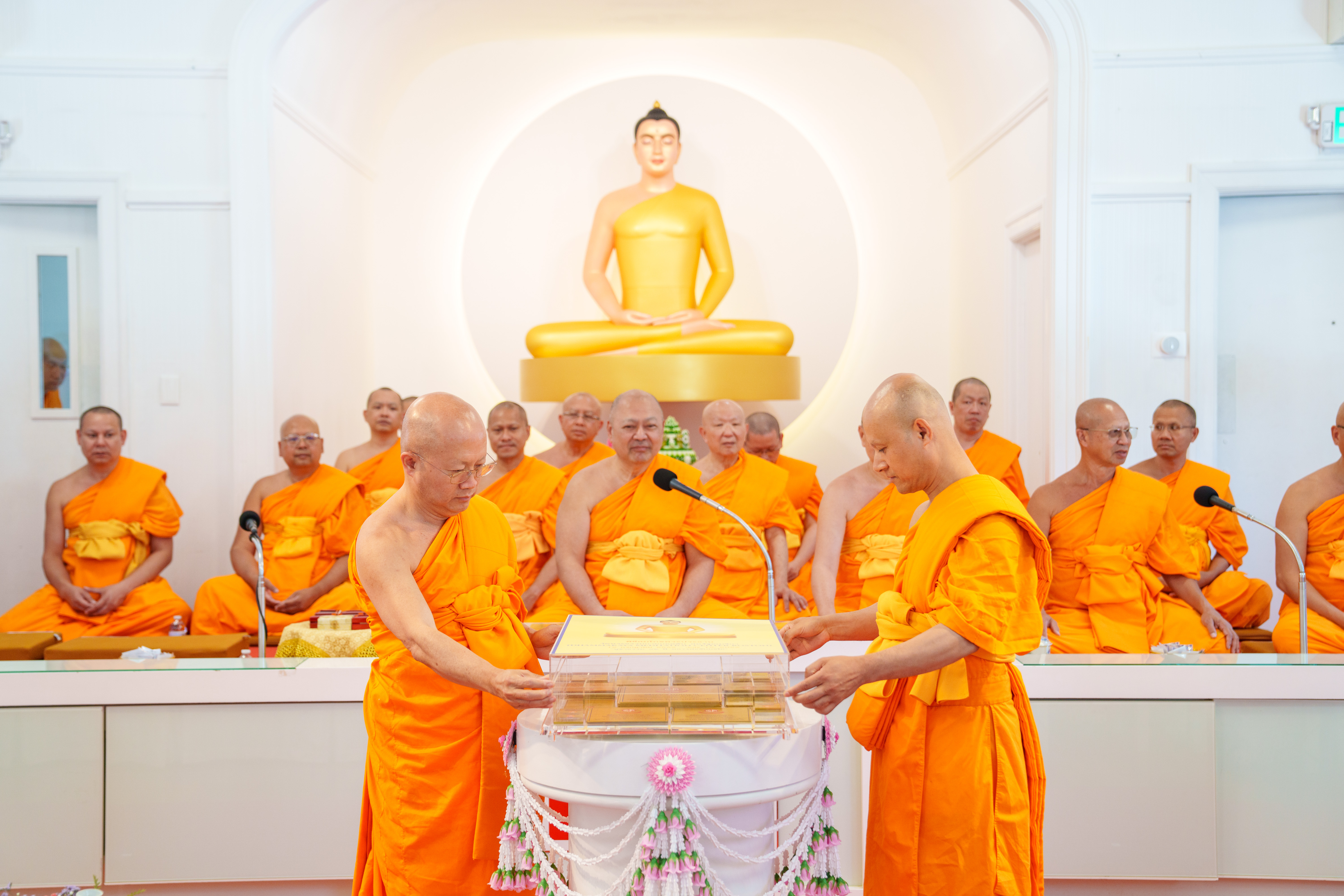 วัดพระธรรมกายบอสตัน จัดพิธีสมโภชองค์พระประธาน พิธีอัญเชิญและบรรจุพระบรมสารีริกธาตุ