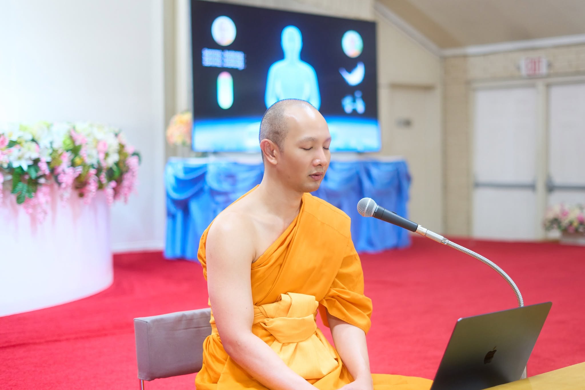 คลาสพระพุทธศาสนาและคลาสสมาธิ ณ วัดพระธรรมกายเท็กซัส