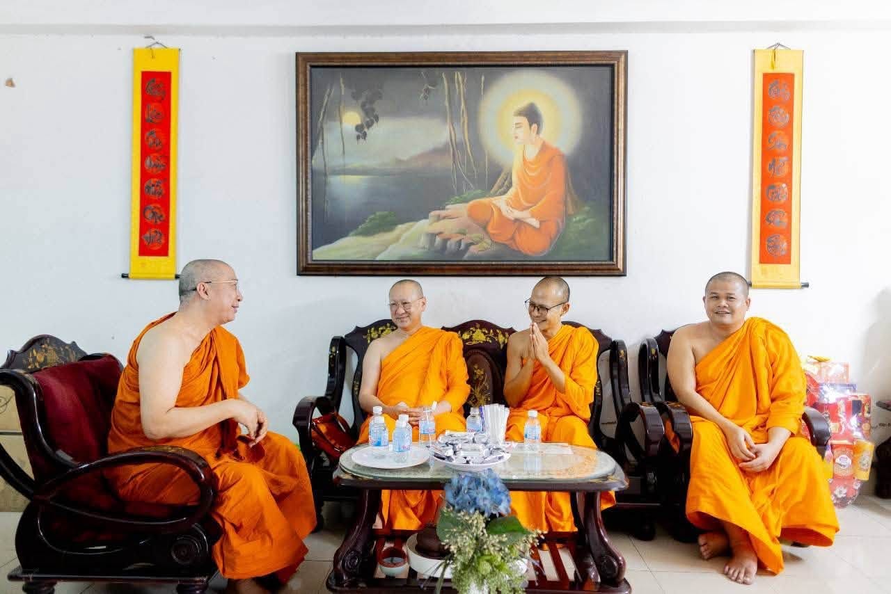 ประธานมูลนิธิธรรมกาย นำคณะสงฆ์และคณะศิษย์ ถวายเทียนพรรษา เชื่อมสายบุญไทย-เวียดนาม