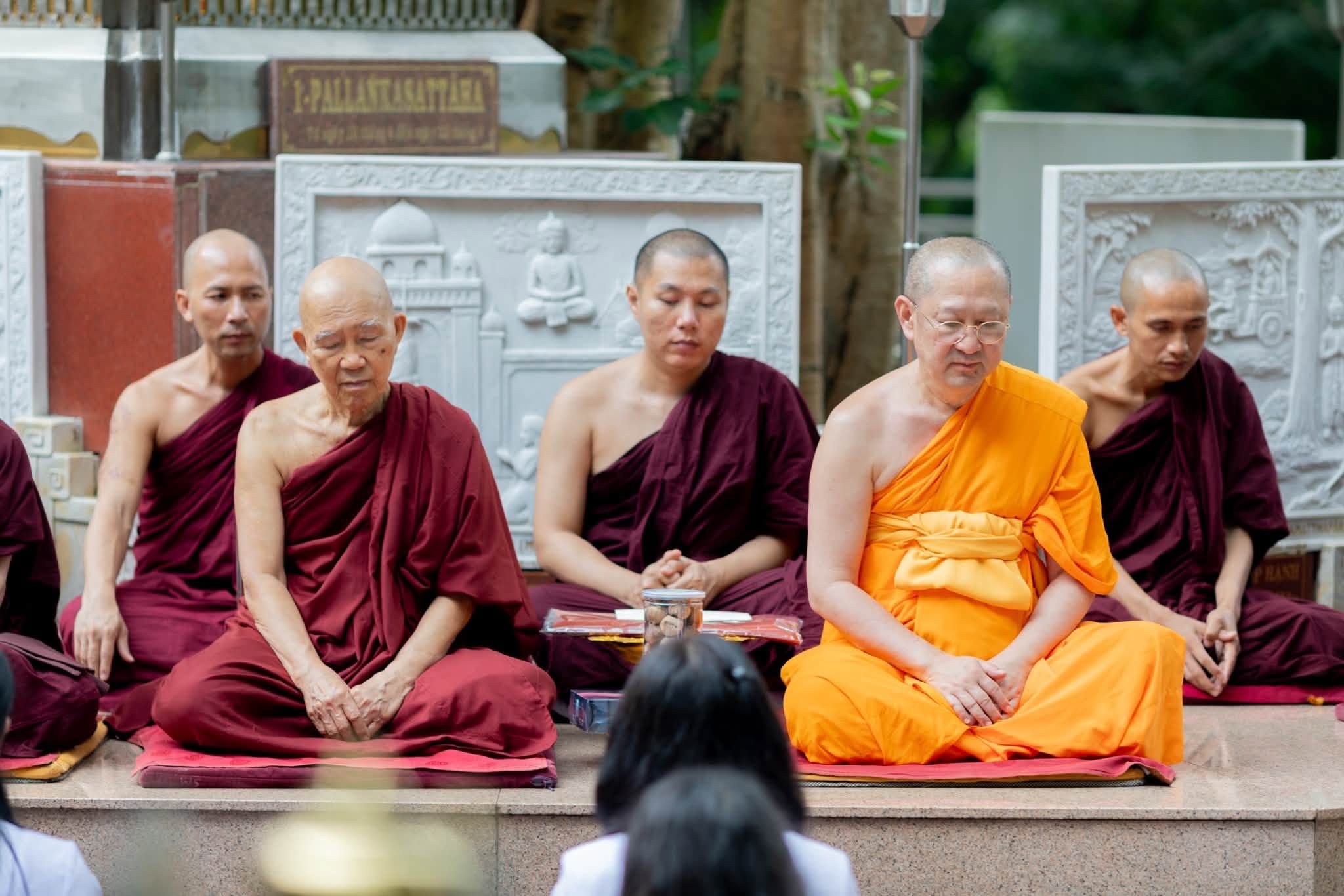ประธานมูลนิธิธรรมกาย นำคณะสงฆ์และคณะศิษย์ ถวายเทียนพรรษา เชื่อมสายบุญไทย-เวียดนาม