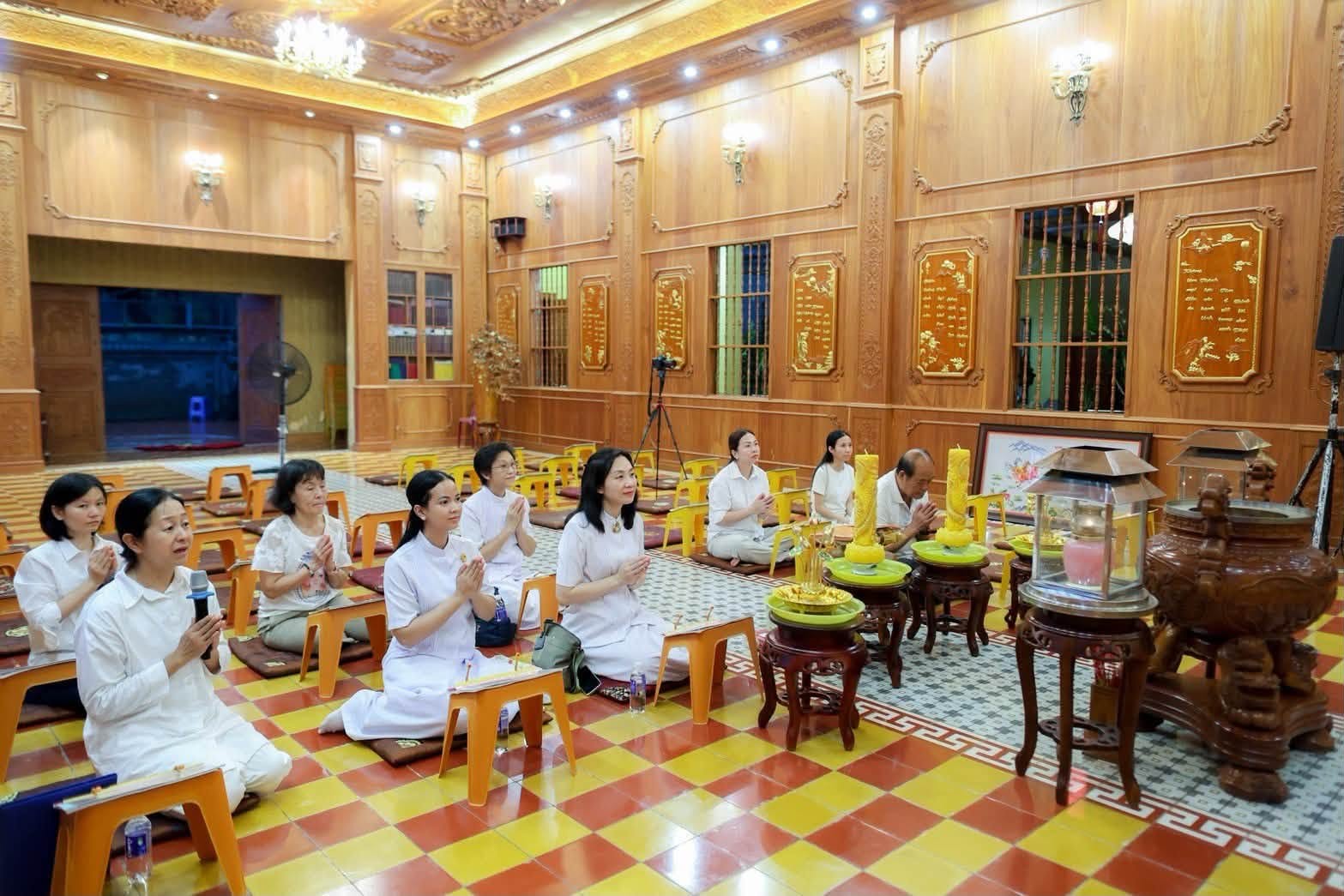 ประธานมูลนิธิธรรมกาย นำคณะสงฆ์และคณะศิษย์ ถวายเทียนพรรษา เชื่อมสายบุญไทย-เวียดนาม