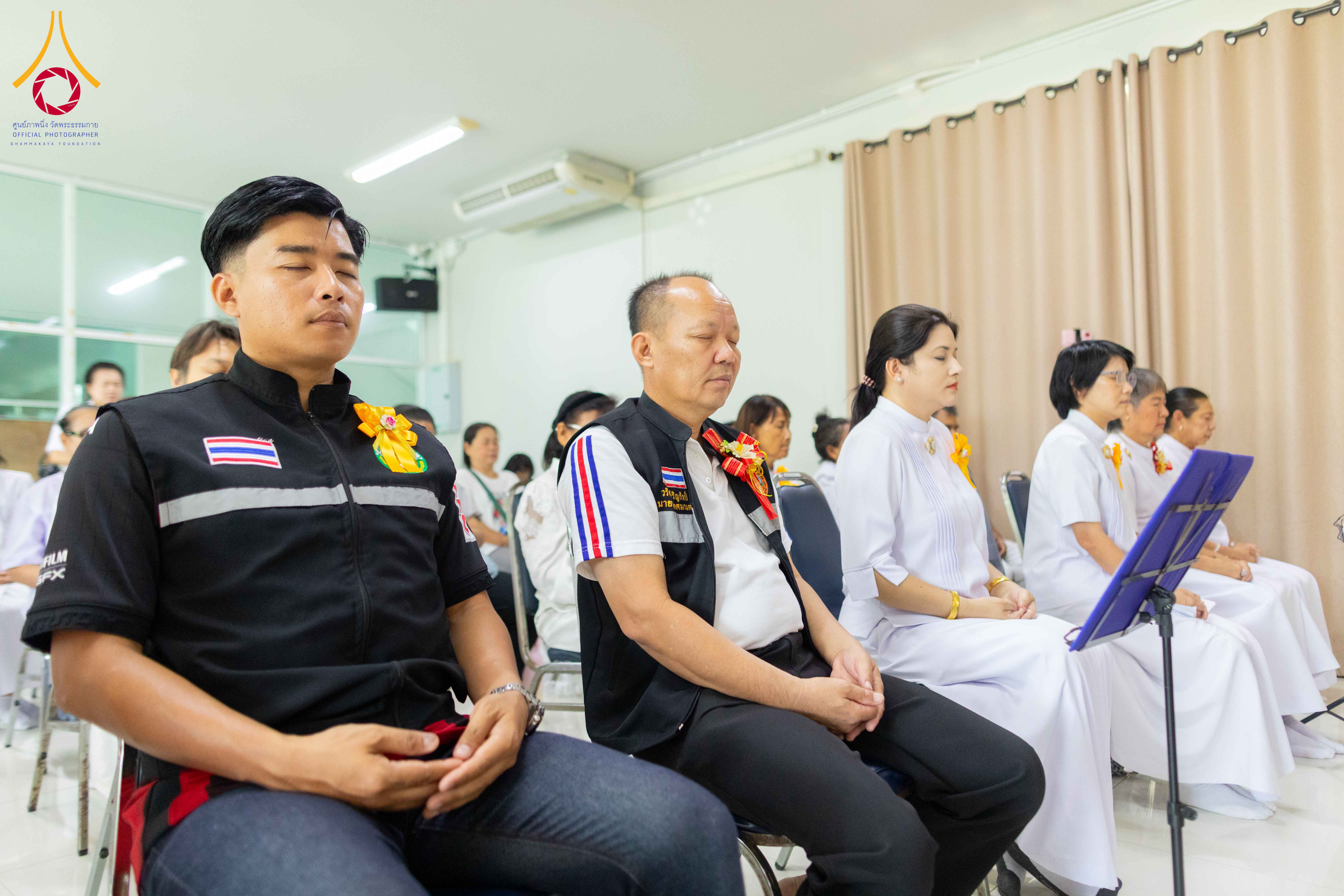 เทศบาลตำบลหนองเสือ ร่วมกับ องค์การพุทธโลก ถวายพระประธาน 22 องค์ สู่ดินแดนพุทธภูมิ