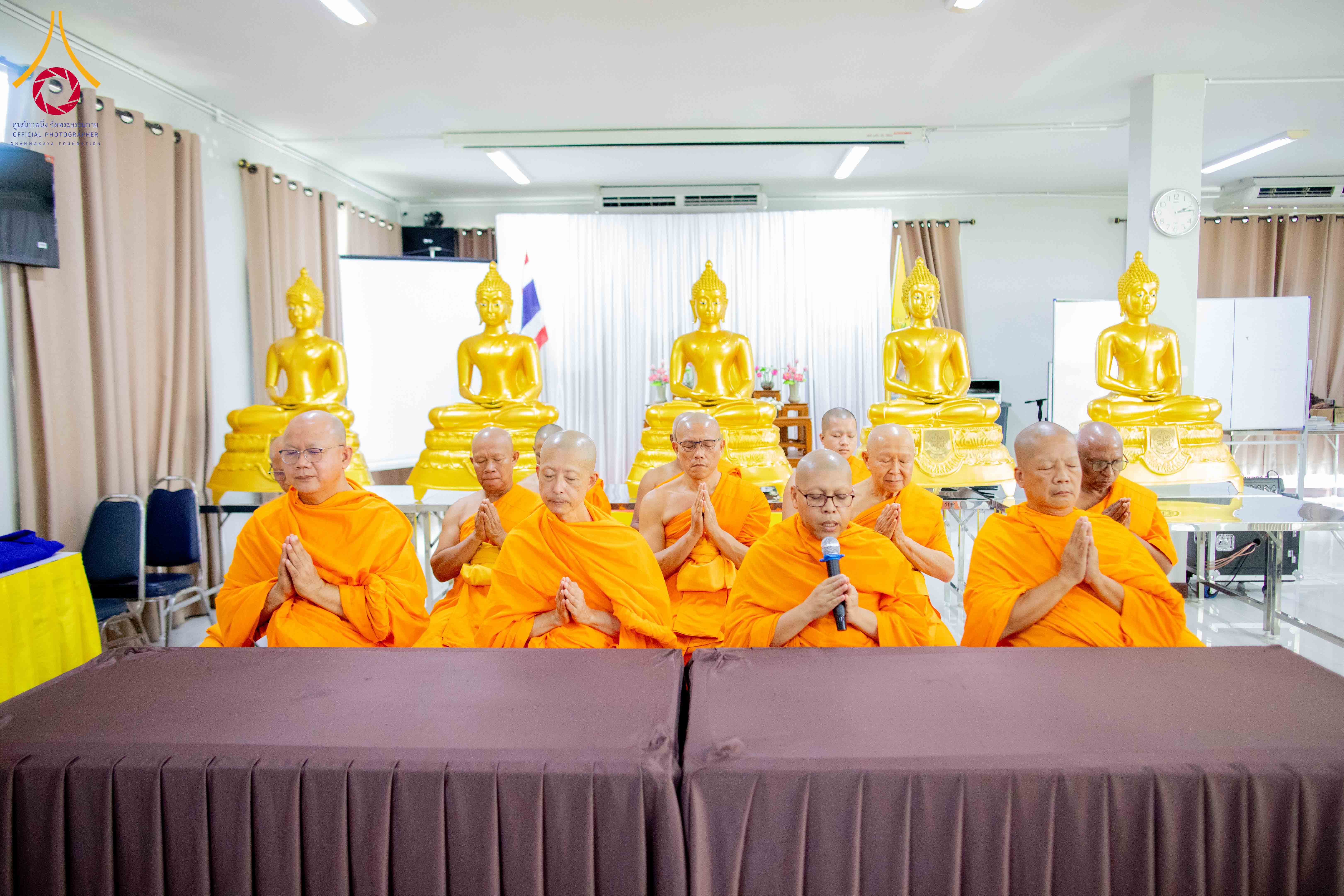 เทศบาลตำบลหนองเสือ ร่วมกับ องค์การพุทธโลก ถวายพระประธาน 22 องค์ สู่ดินแดนพุทธภูมิ
