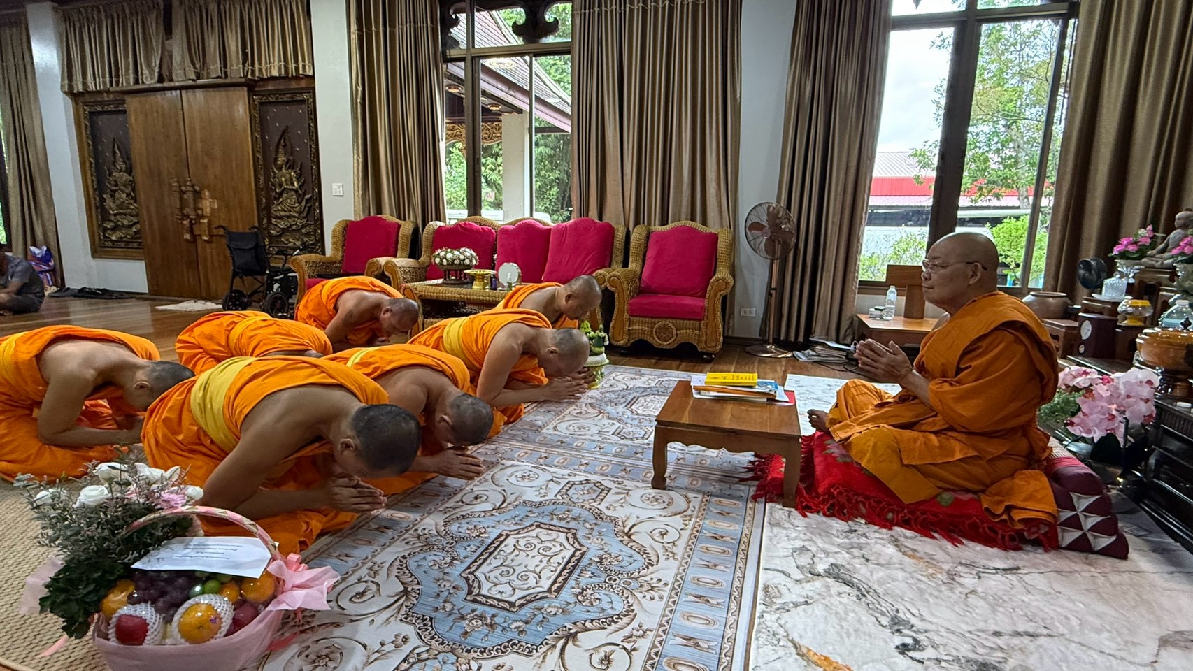 คณะสงฆ์ศูนย์ปฏิบัติธรรมเขาคิชฌกูฏ ทำวัตรพระผู้ใหญ่เทศกาลเข้าพรรษา