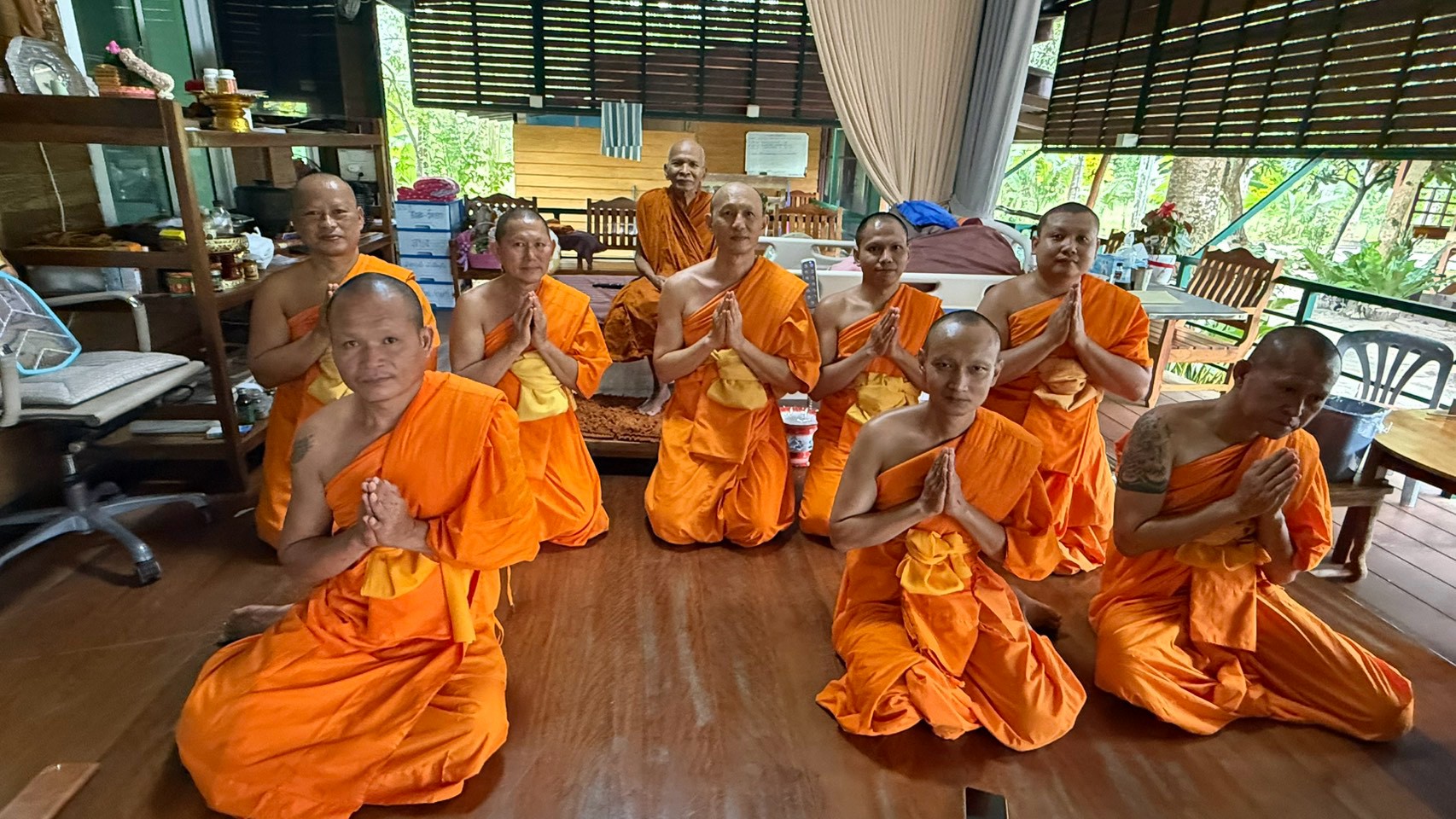 คณะสงฆ์ศูนย์ปฏิบัติธรรมเขาคิชฌกูฏ ทำวัตรพระผู้ใหญ่เทศกาลเข้าพรรษา