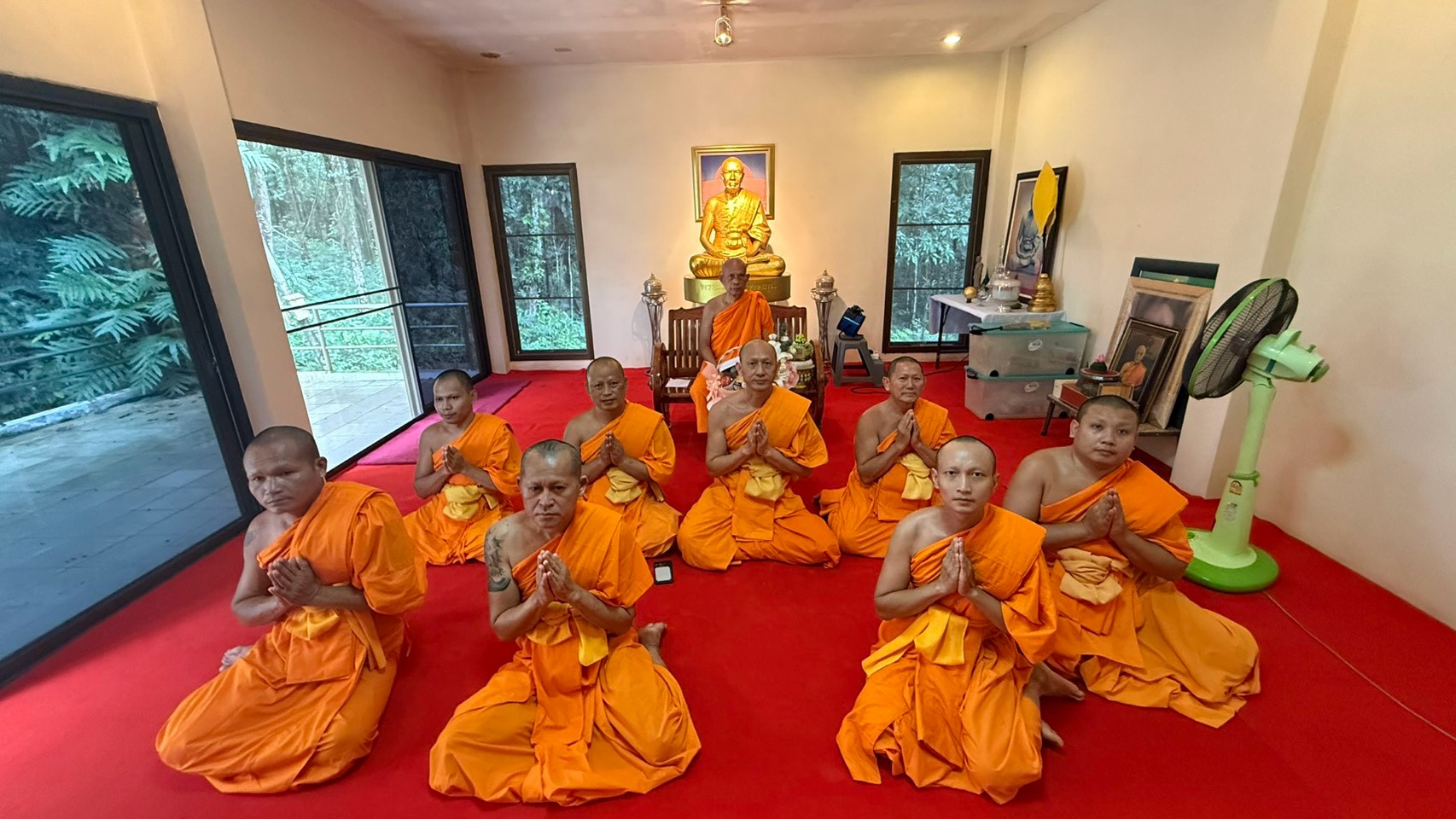 คณะสงฆ์ศูนย์ปฏิบัติธรรมเขาคิชฌกูฏ ทำวัตรพระผู้ใหญ่เทศกาลเข้าพรรษา