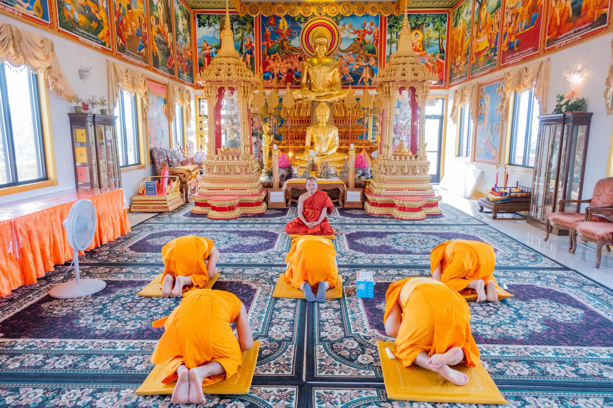 คณะสงฆ์วัดพระธรรมกายมินเนโซตา กราบทำวัตรพระผู้ใหญ่ เนื่องในเทศกาลเข้าพรรษา