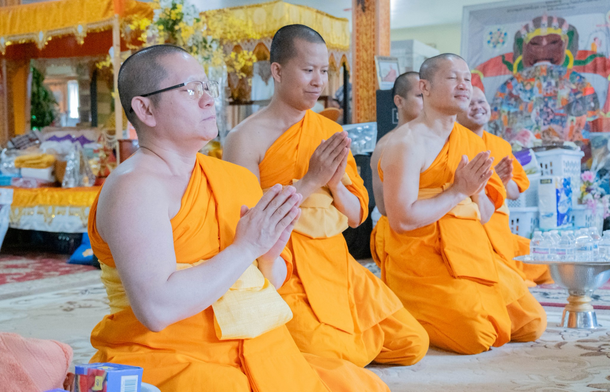 คณะสงฆ์วัดพระธรรมกายมินเนโซตา กราบทำวัตรพระผู้ใหญ่ เนื่องในเทศกาลเข้าพรรษา