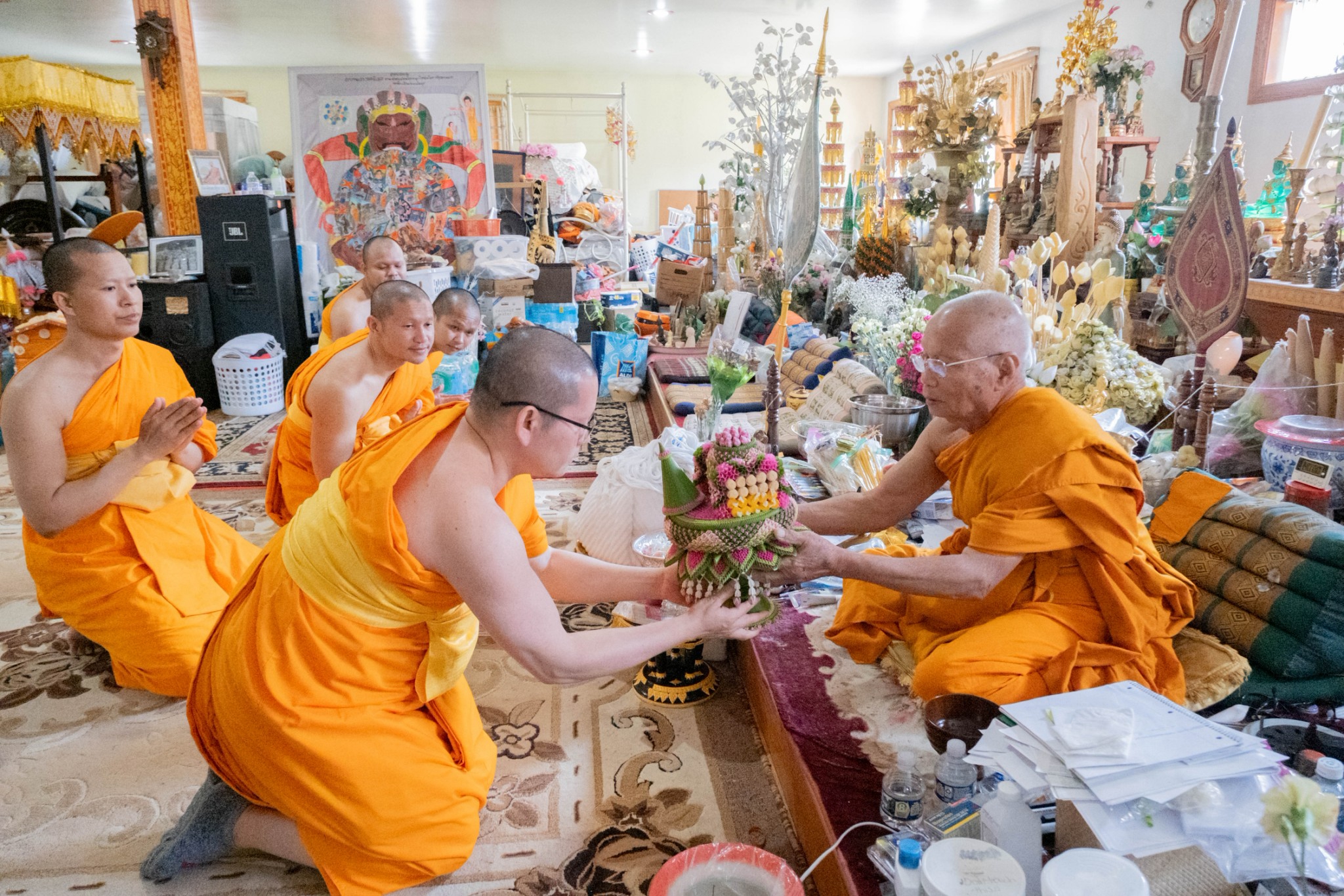 คณะสงฆ์วัดพระธรรมกายมินเนโซตา กราบทำวัตรพระผู้ใหญ่ เนื่องในเทศกาลเข้าพรรษา