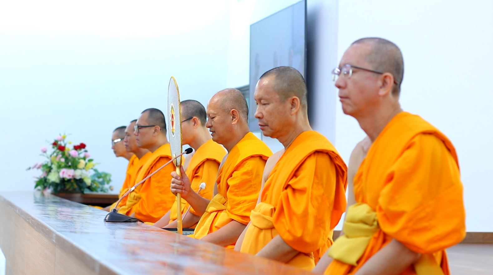 ศูนย์ปฏิบัติธรรมน้ำใสใจสว่าง จัดพิธีทอดผ้าป่าสมทบกฐิน ครั้งที่ 1