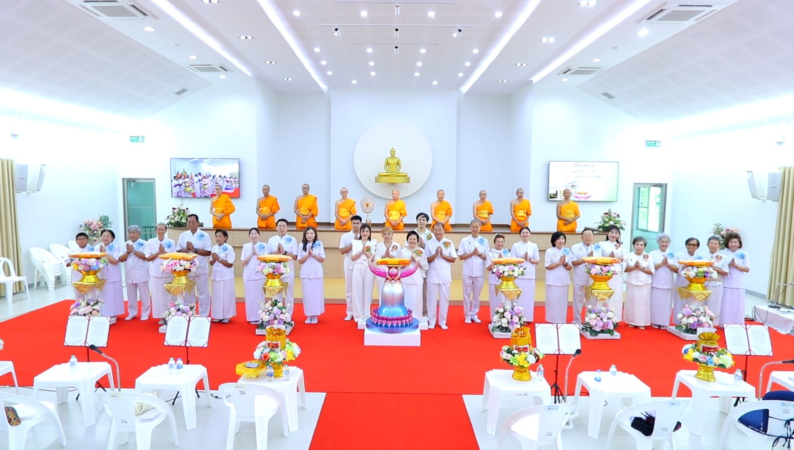 ศูนย์ปฏิบัติธรรมน้ำใสใจสว่าง จัดพิธีทอดผ้าป่าสมทบกฐิน ครั้งที่ 1