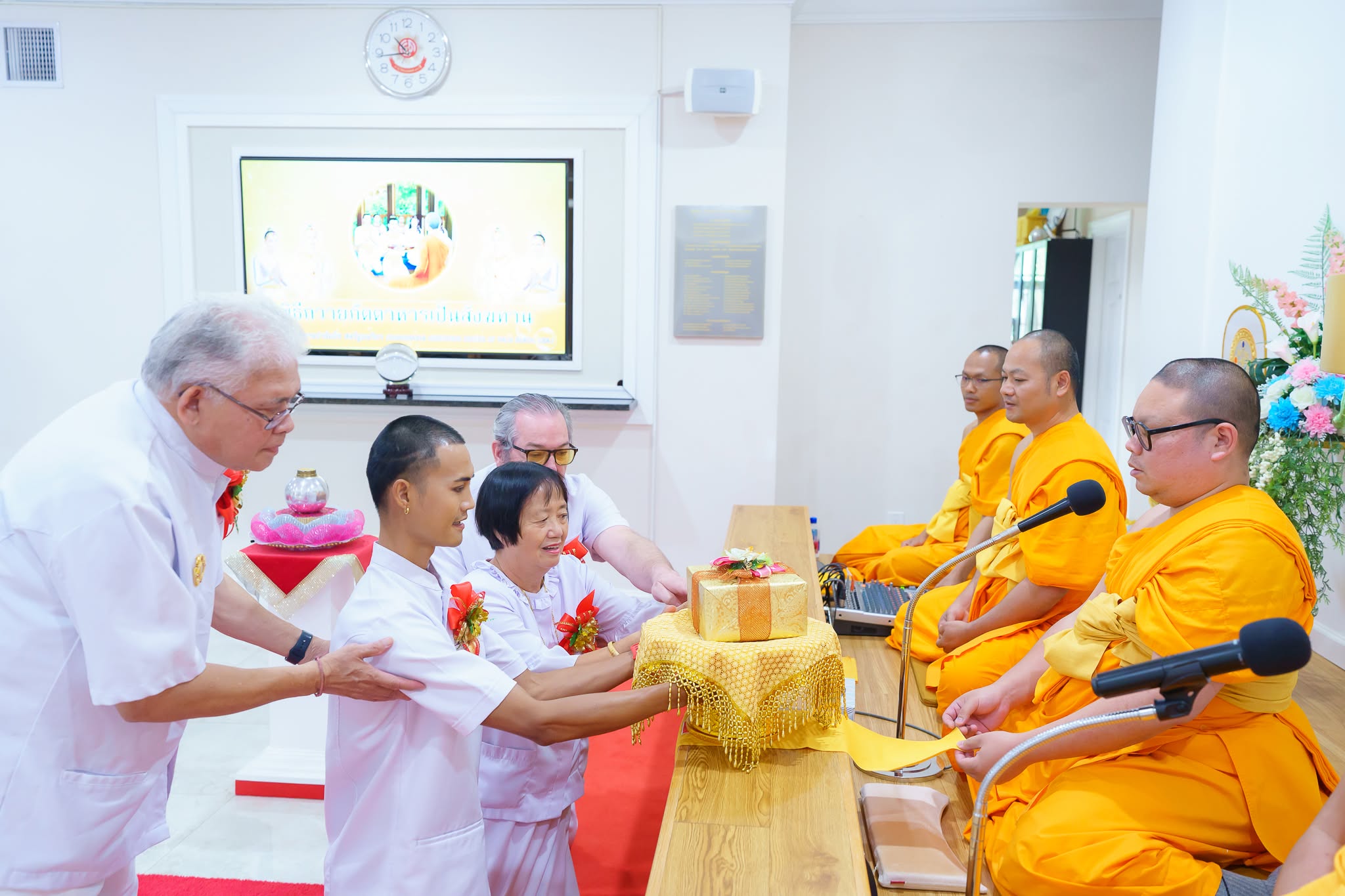 วัดพระธรรมกายปาล์มบีช จัดงานบุญวันอาทิตย์ และพิธีจุดเทียนใจไฟนิรันดร์อนันตชัย