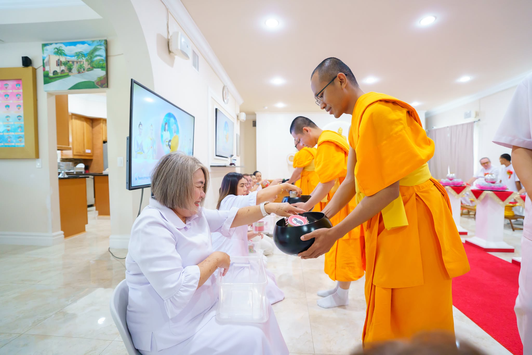 วัดพระธรรมกายปาล์มบีช จัดงานบุญวันอาทิตย์ และพิธีจุดเทียนใจไฟนิรันดร์อนันตชัย
