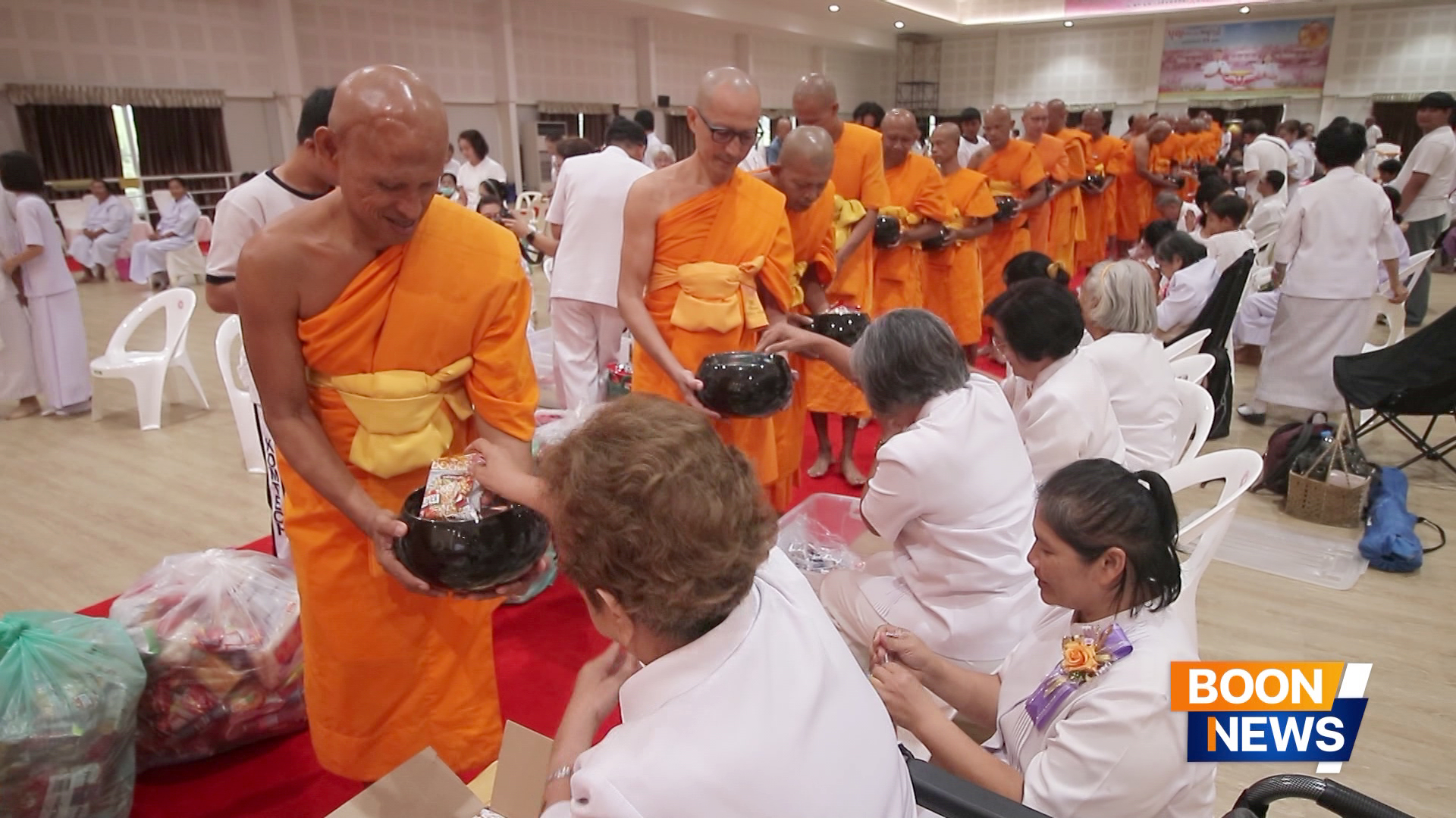 ศูนย์อบรมเยาวชนกาญจนบุรี จัดพิธีตักบาตรพระบวชใหม่ รุ่นเข้าพรรษา และพิธีบุพเปตพลี