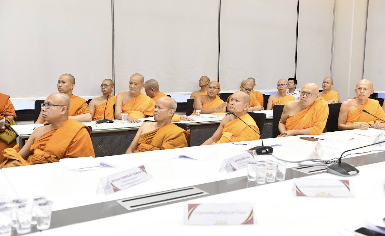 อำเภอคลองหลวง ประชุมเตรียมความพร้อมจัดพิธีถวายดอกไม้จันทน์
