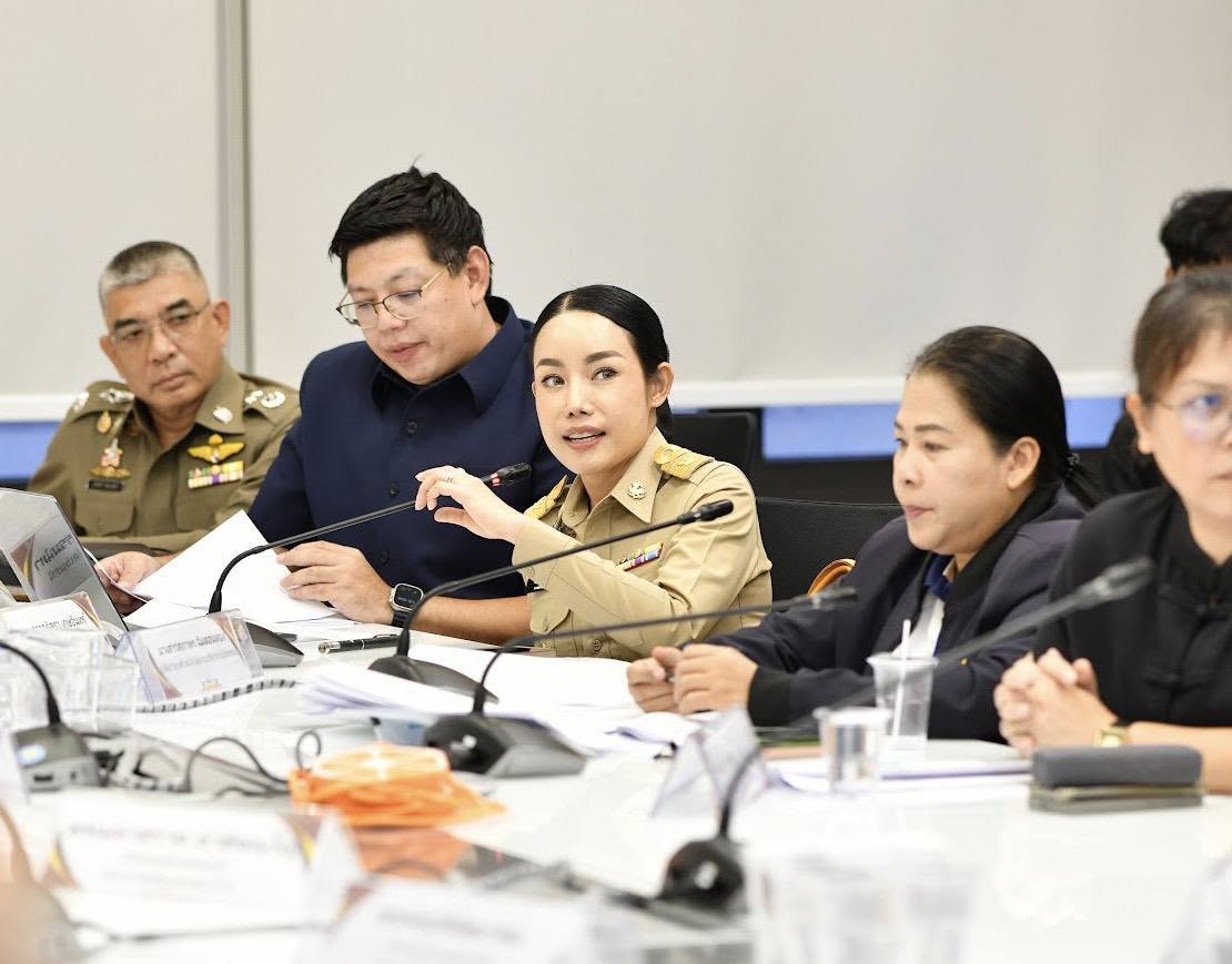 อำเภอคลองหลวง ประชุมเตรียมความพร้อมจัดพิธีถวายดอกไม้จันทน์