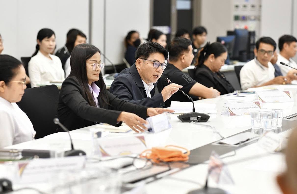 อำเภอคลองหลวง ประชุมเตรียมความพร้อมจัดพิธีถวายดอกไม้จันทน์