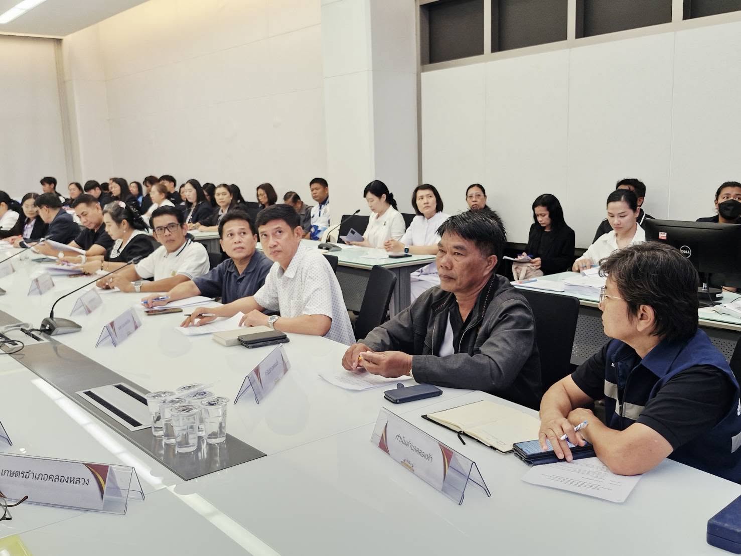 อำเภอคลองหลวง ประชุมเตรียมความพร้อมจัดพิธีถวายดอกไม้จันทน์