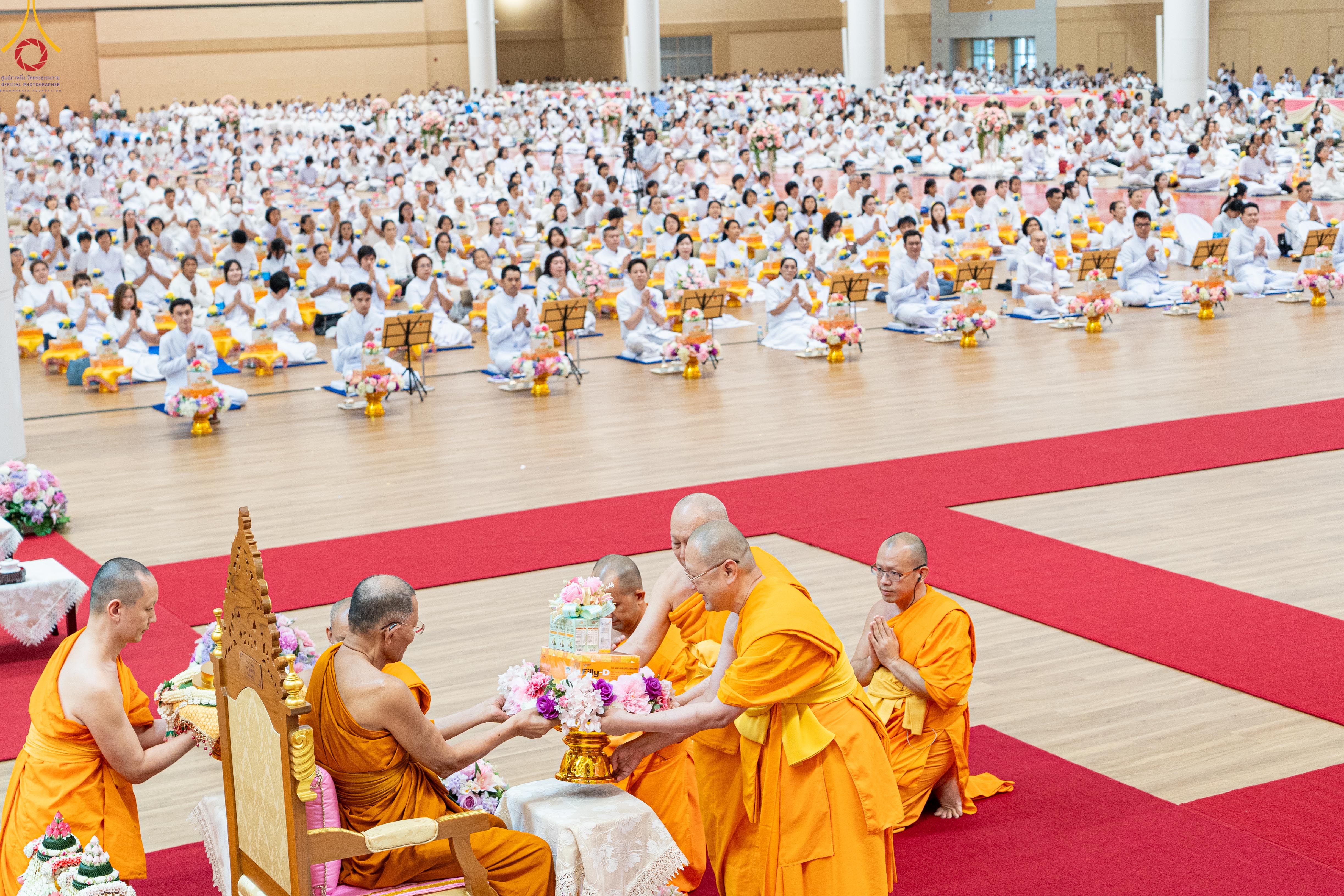 วัดพระธรรมกาย จัดพิธีมุทิตาสักการะพระราชาคณะ และพิธีถวายคิลานเภสัช