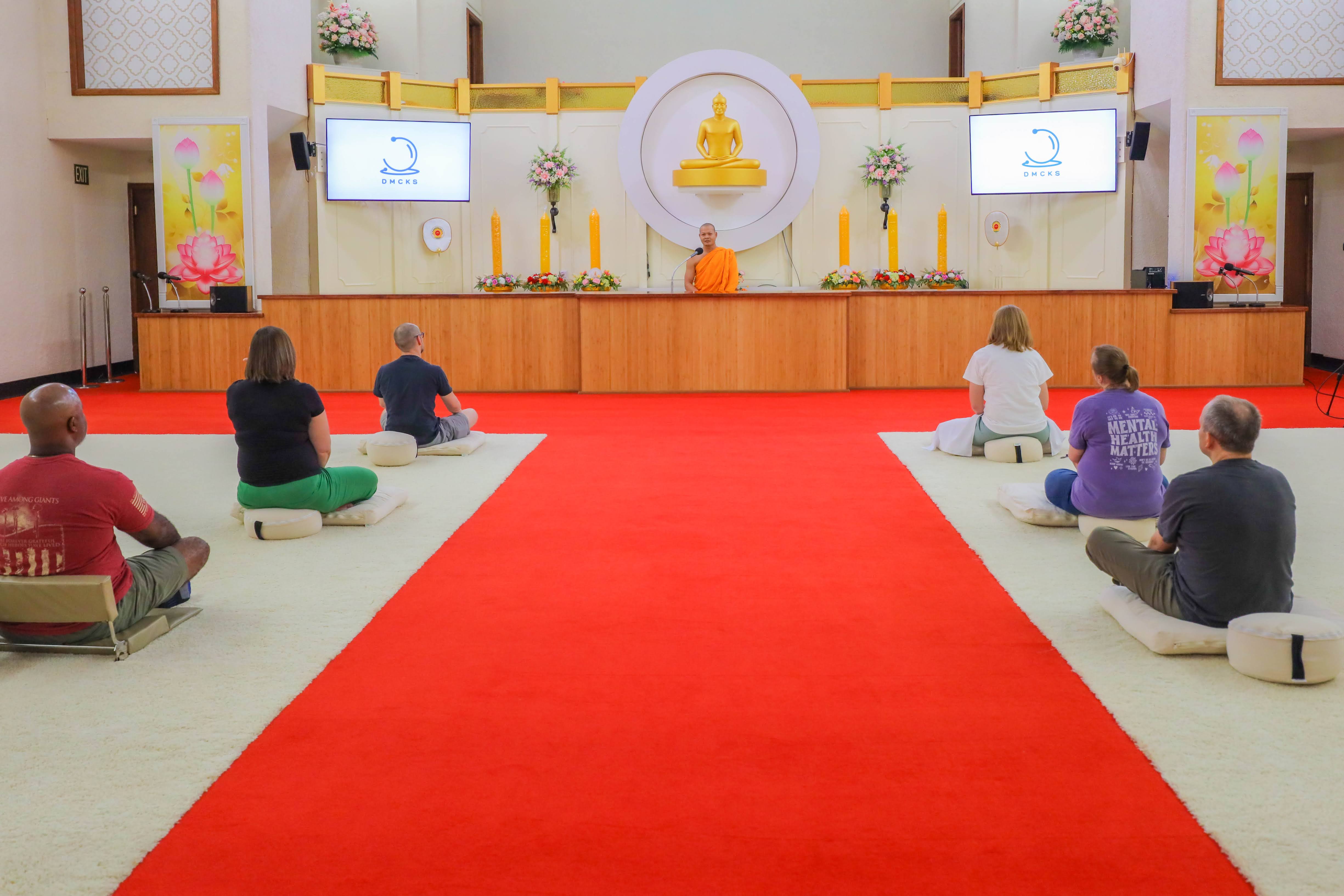 วัดพระธรรมกายแคนซัส จัดปฏิบัติธรรมเติมความสุขสงบจากภายในสู่ชุมชน