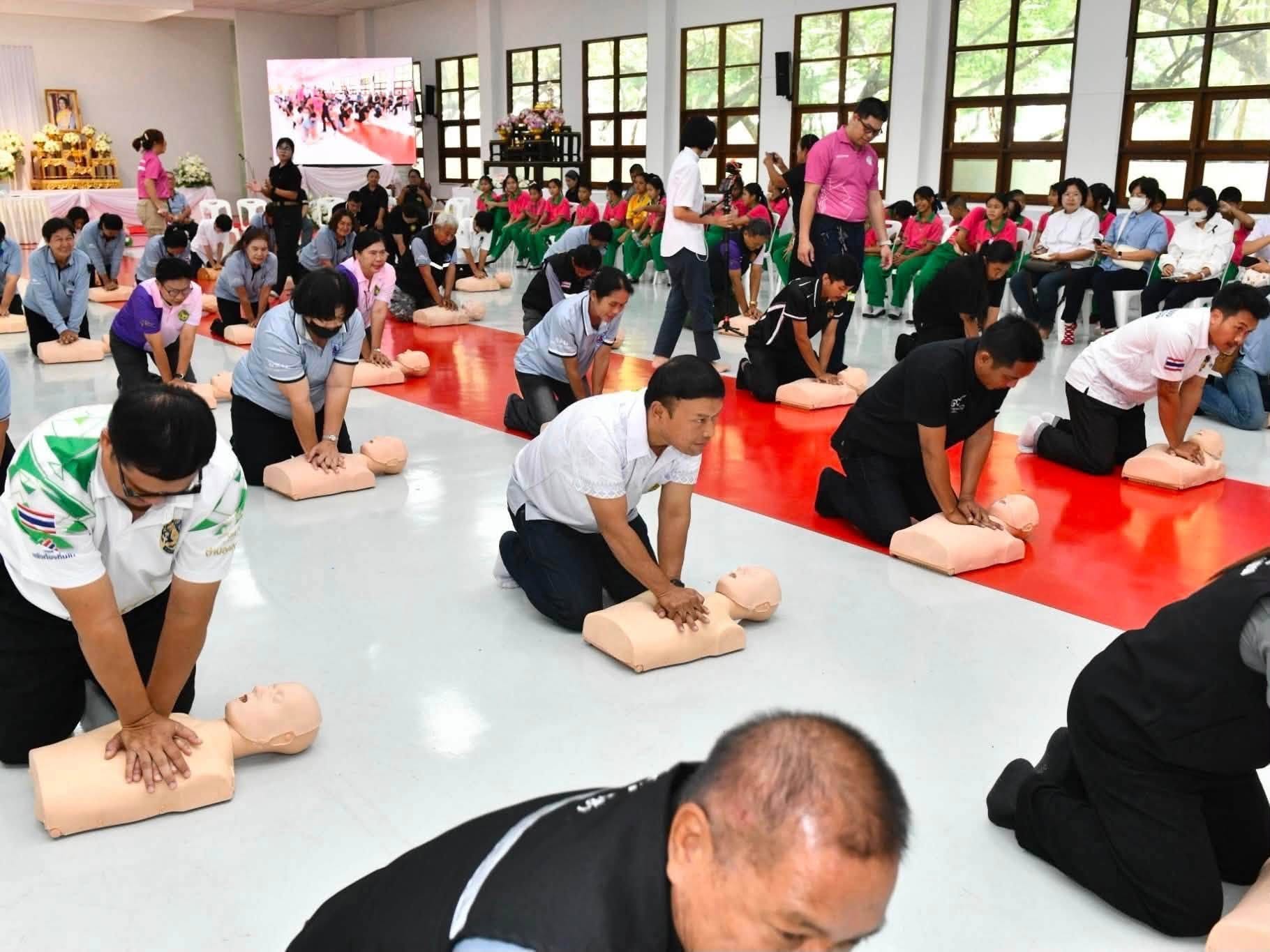 องค์การบริหารส่วนจังหวัดปทุมธานี ร่วมภาคีเครือข่าย อำเภอคลองหลวง จัดอบรมปฐมพยาบาลเบื้องต้นและการช่วยฟื้นคืนชีพขั้นพื้นฐาน