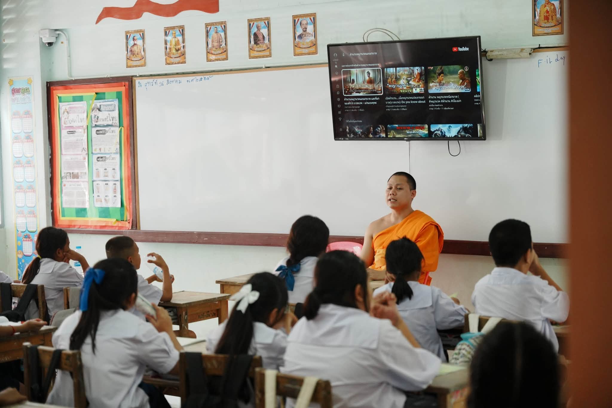 ครูพระสอนศีลธรรม วัดพระธรรมกาย สอนศีลธรรม ณ โรงเรียนสังข์อ่ำวิทยา