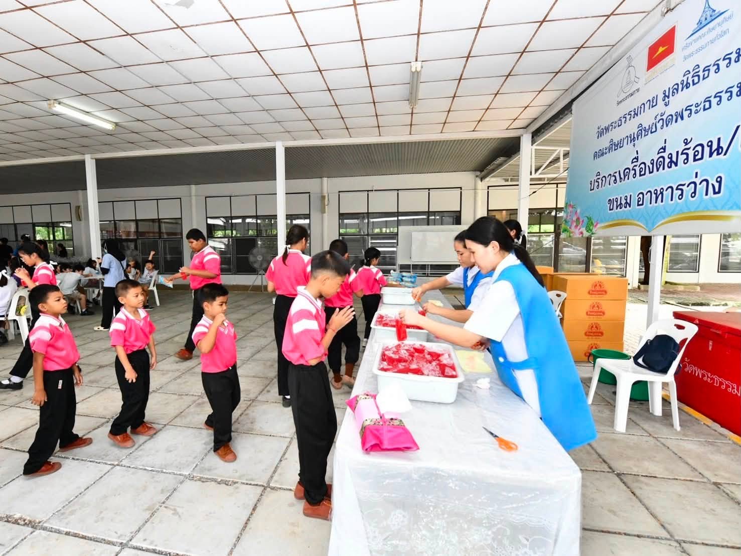 ผู้ว่าราชการจังหวัดปทุมธานี เป็นประธานในพิธีเปิดโครงการเด็กไทยสายตาดี เฉลิมพระเกียรติพระบาทสมเด็จพระเจ้าอยู่หัว