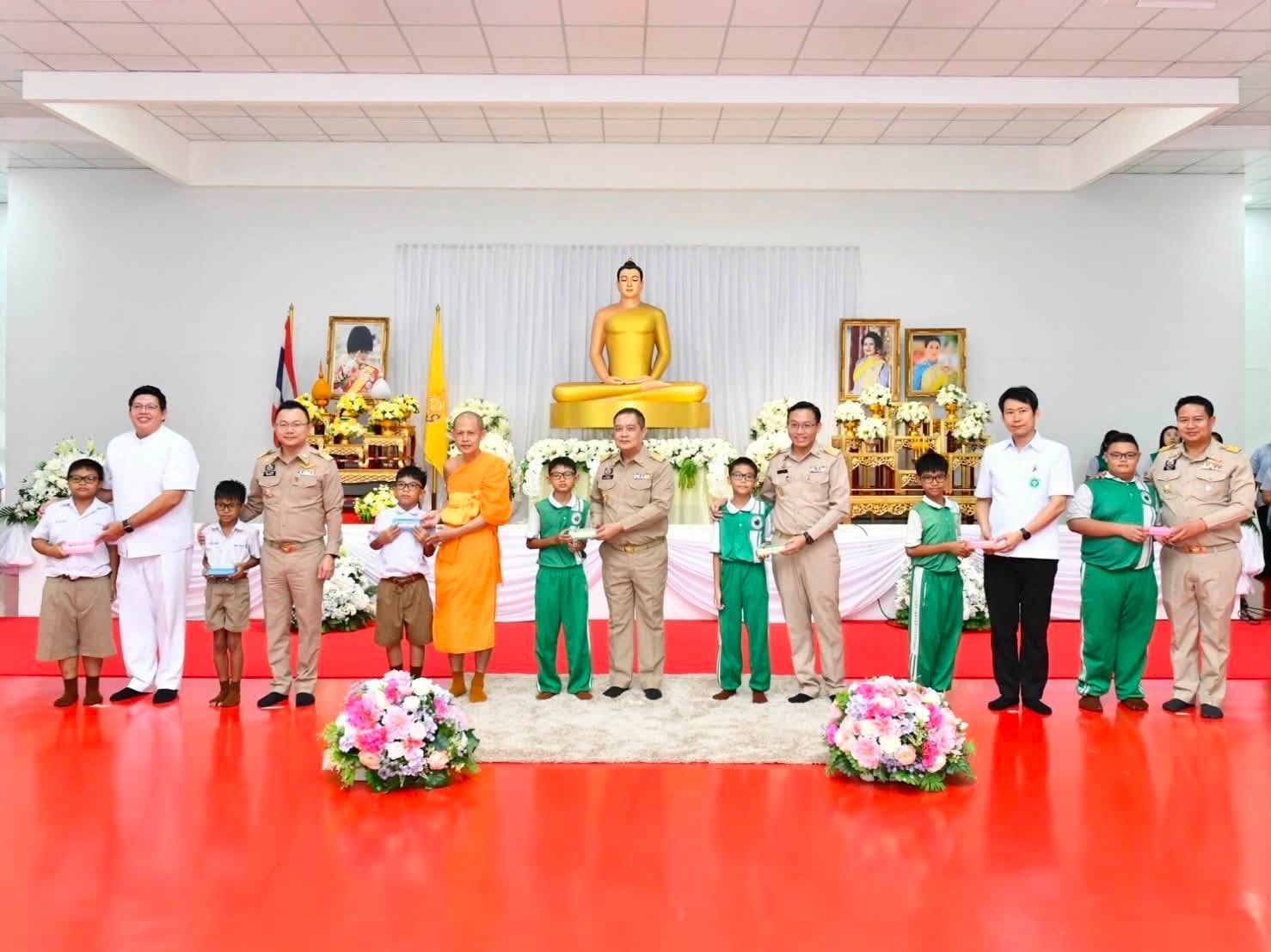 ผู้ว่าราชการจังหวัดปทุมธานี เป็นประธานในพิธีเปิดโครงการเด็กไทยสายตาดี เฉลิมพระเกียรติพระบาทสมเด็จพระเจ้าอยู่หัว
